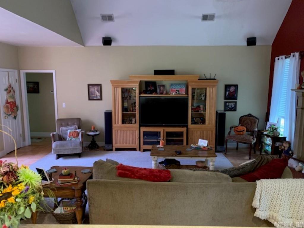 EMERALD VALLEY - Residential