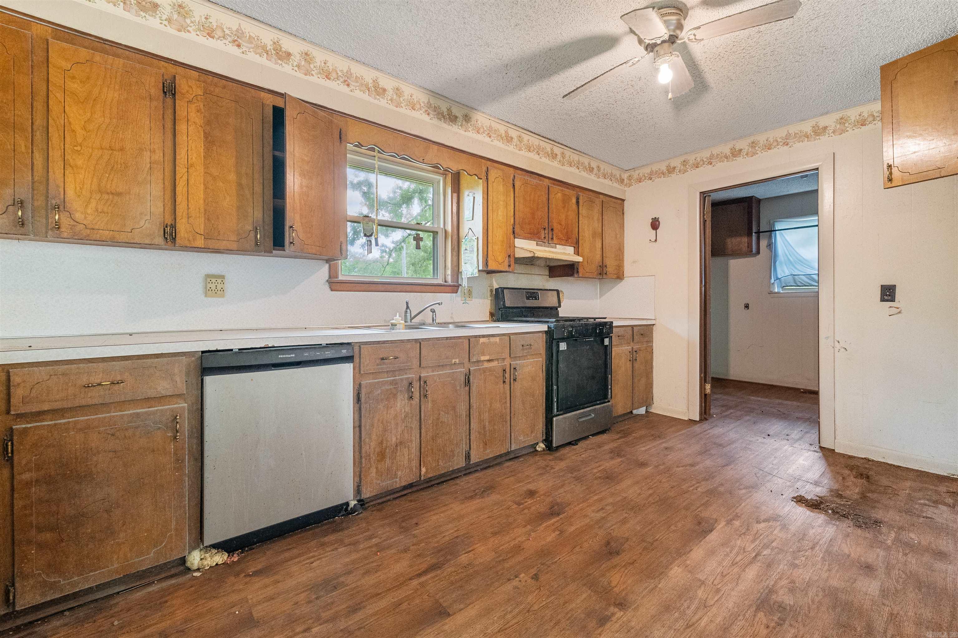 ARBOR OAKS - Residential