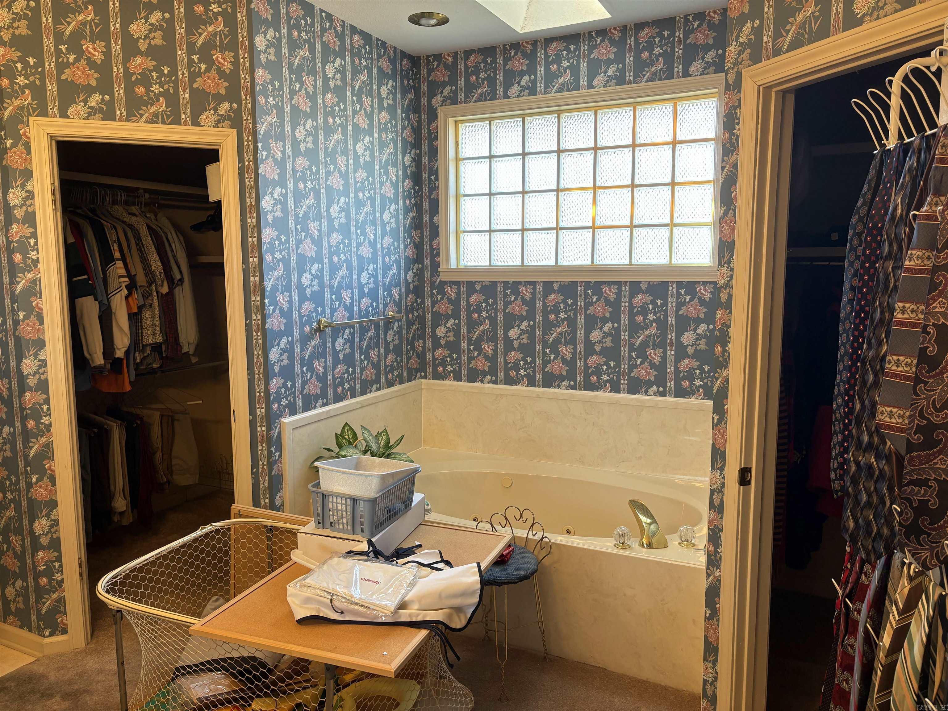 RIVER OAKS - Residential