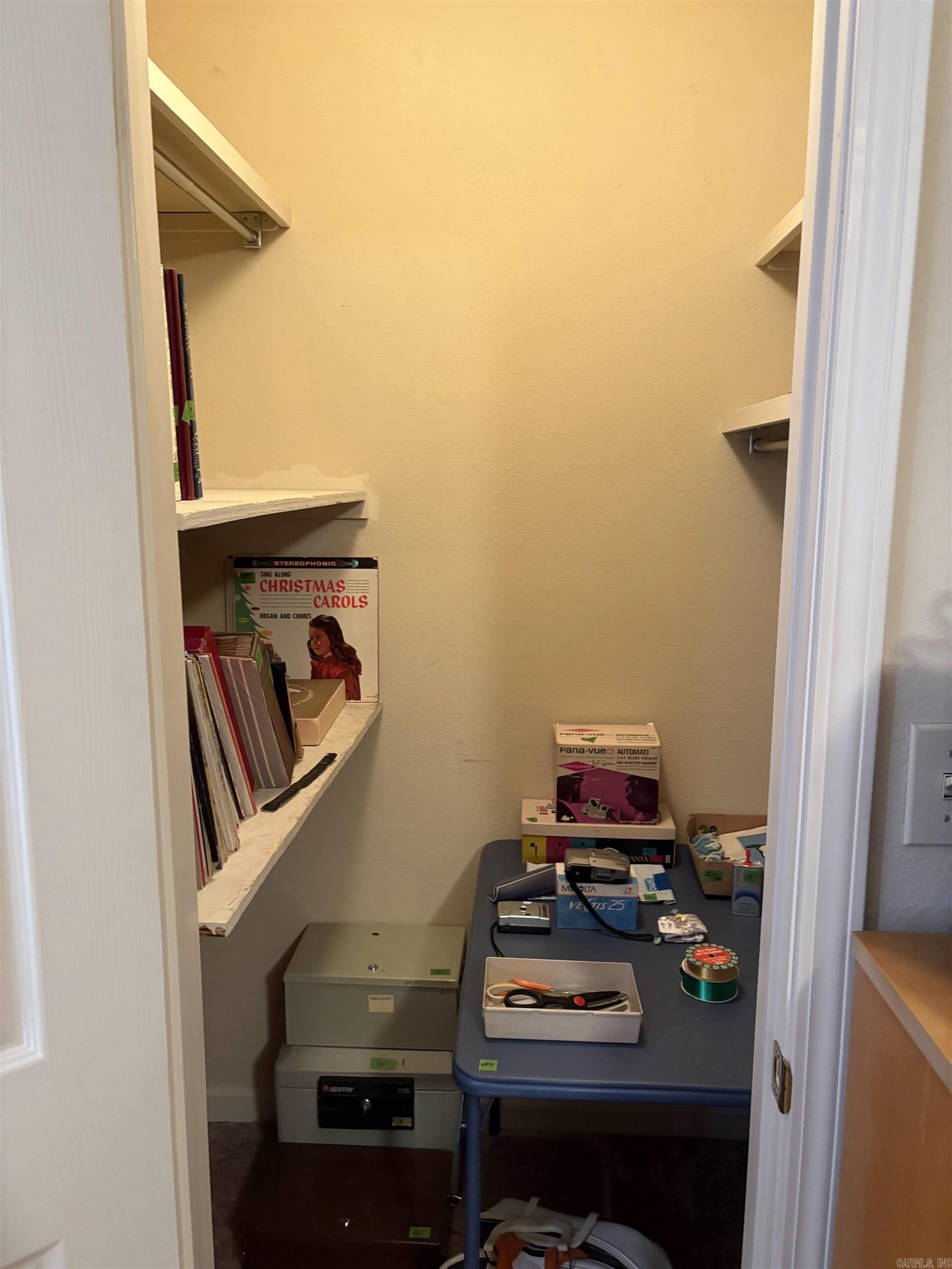 RIVER OAKS - Residential