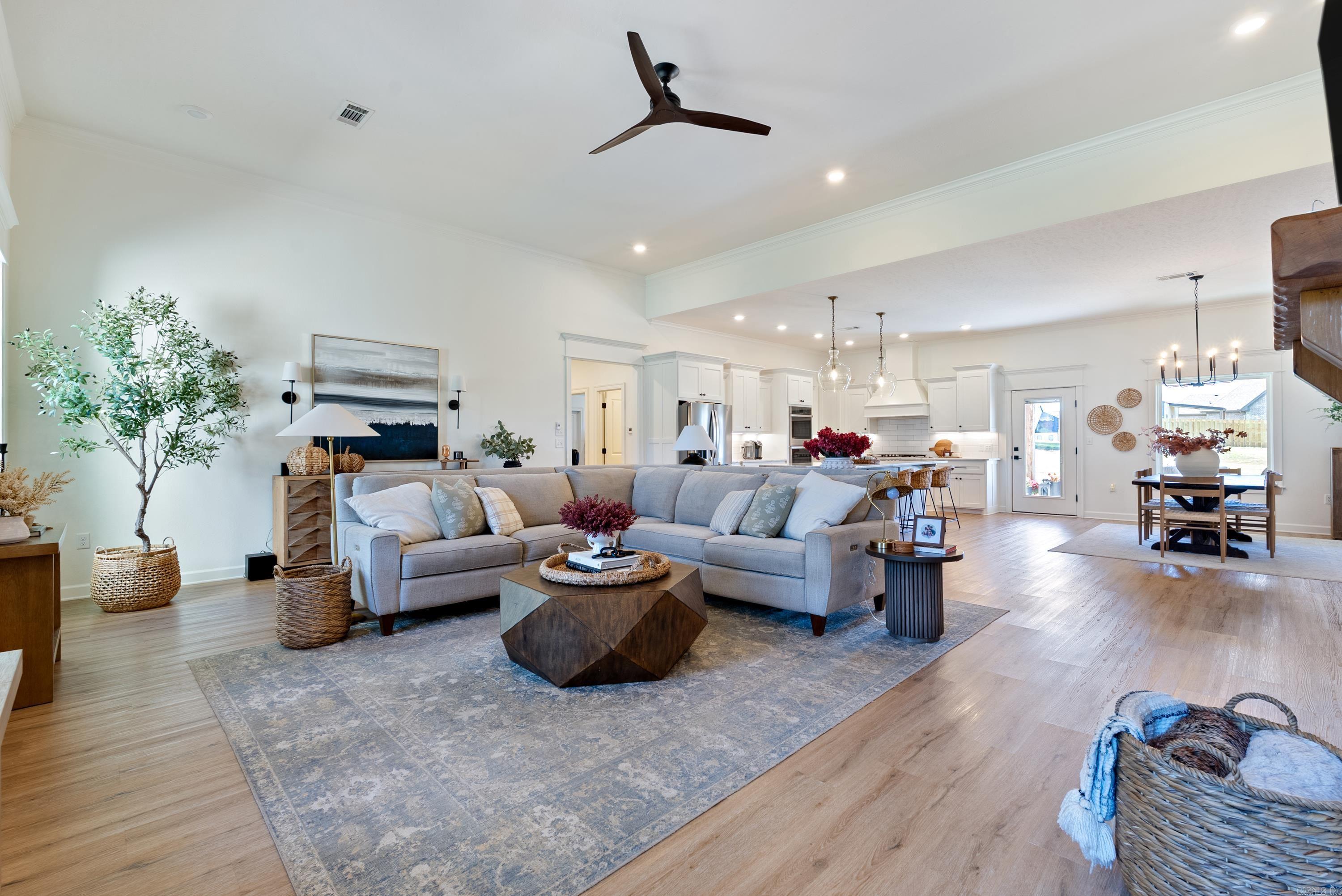 SOUTHERN MANOR - Residential