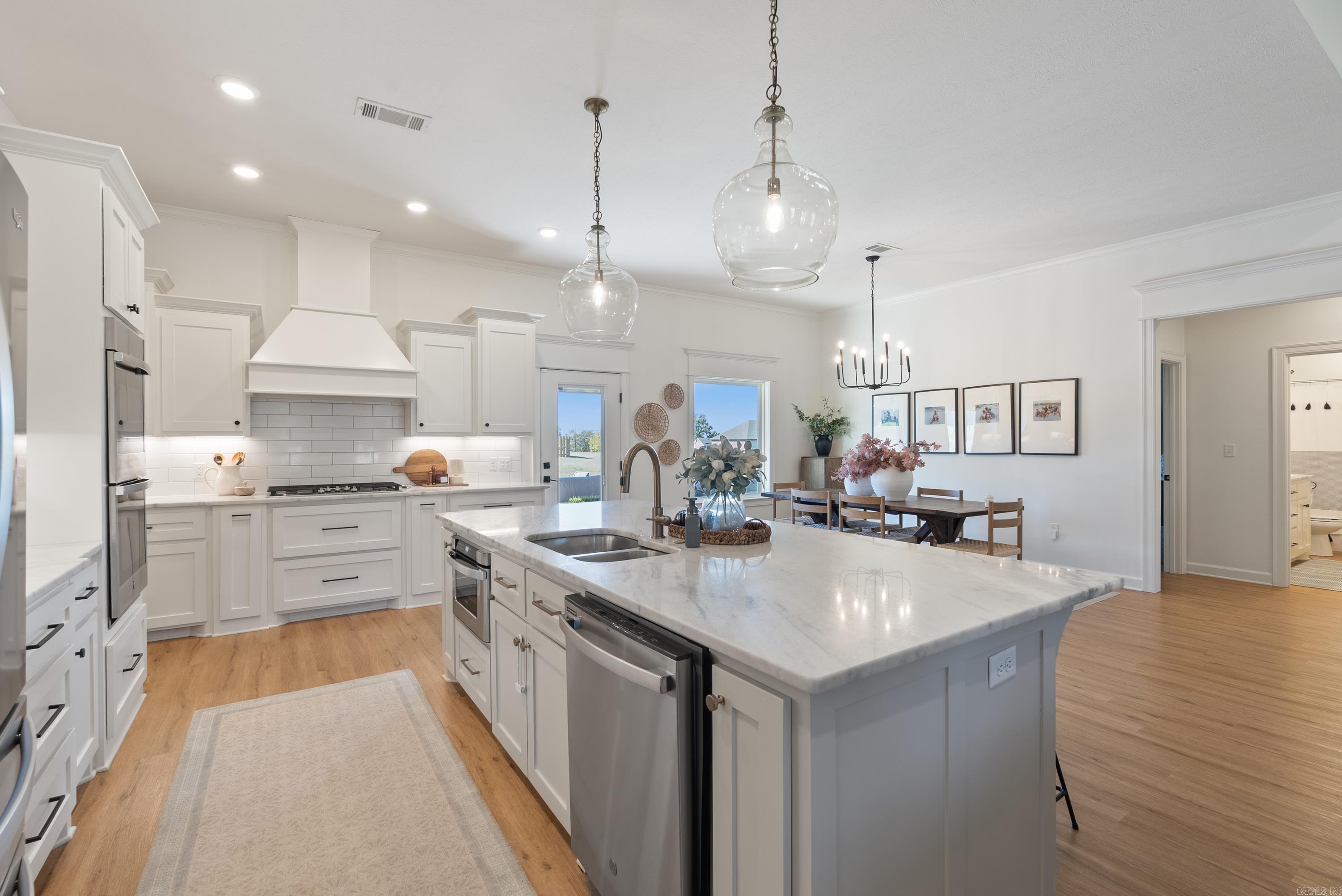 SOUTHERN MANOR - Residential