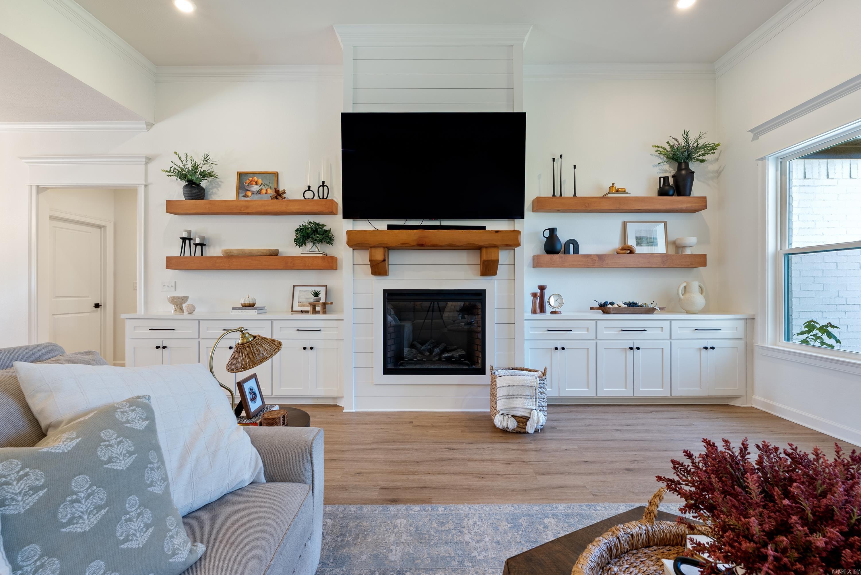 SOUTHERN MANOR - Residential