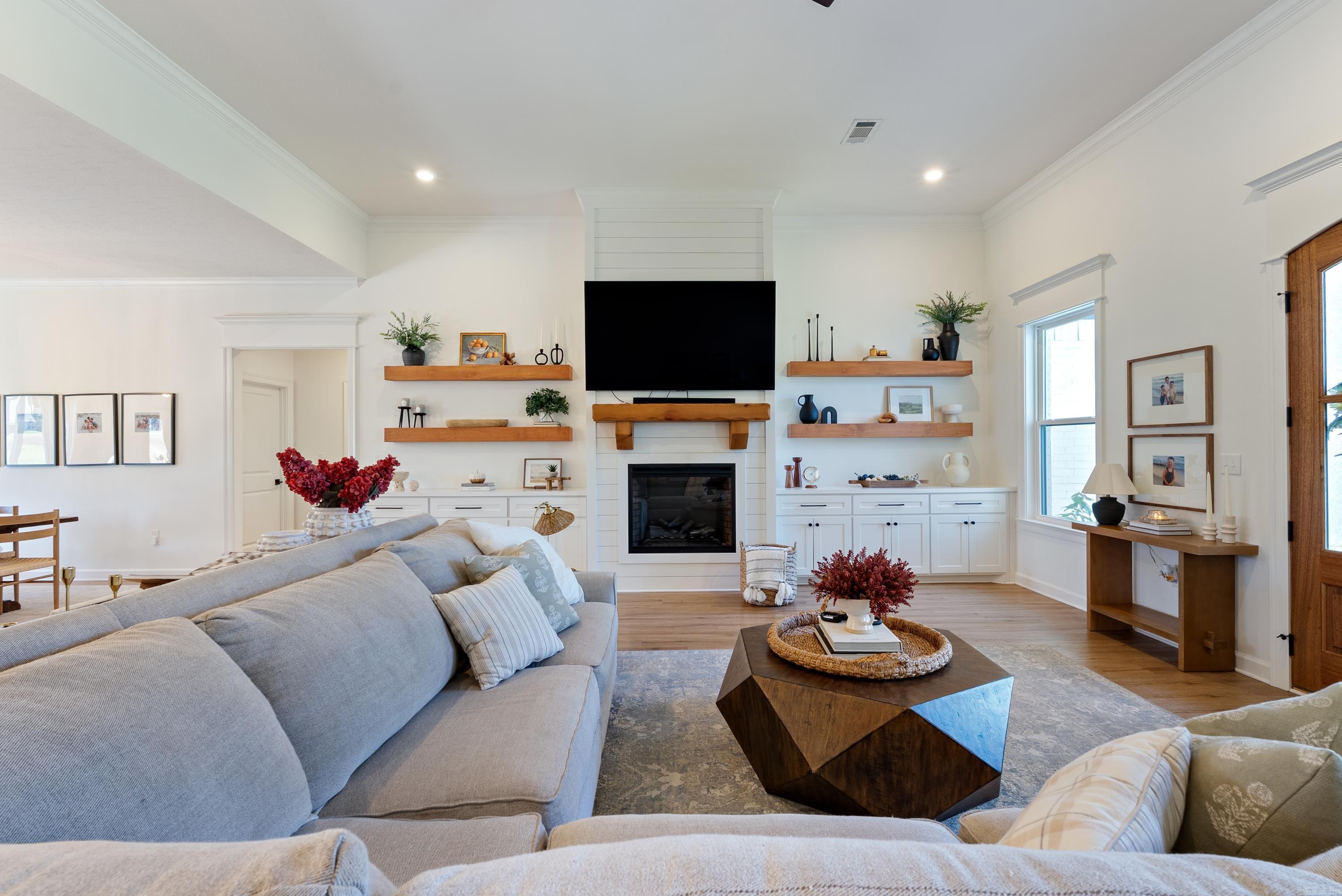 SOUTHERN MANOR - Residential