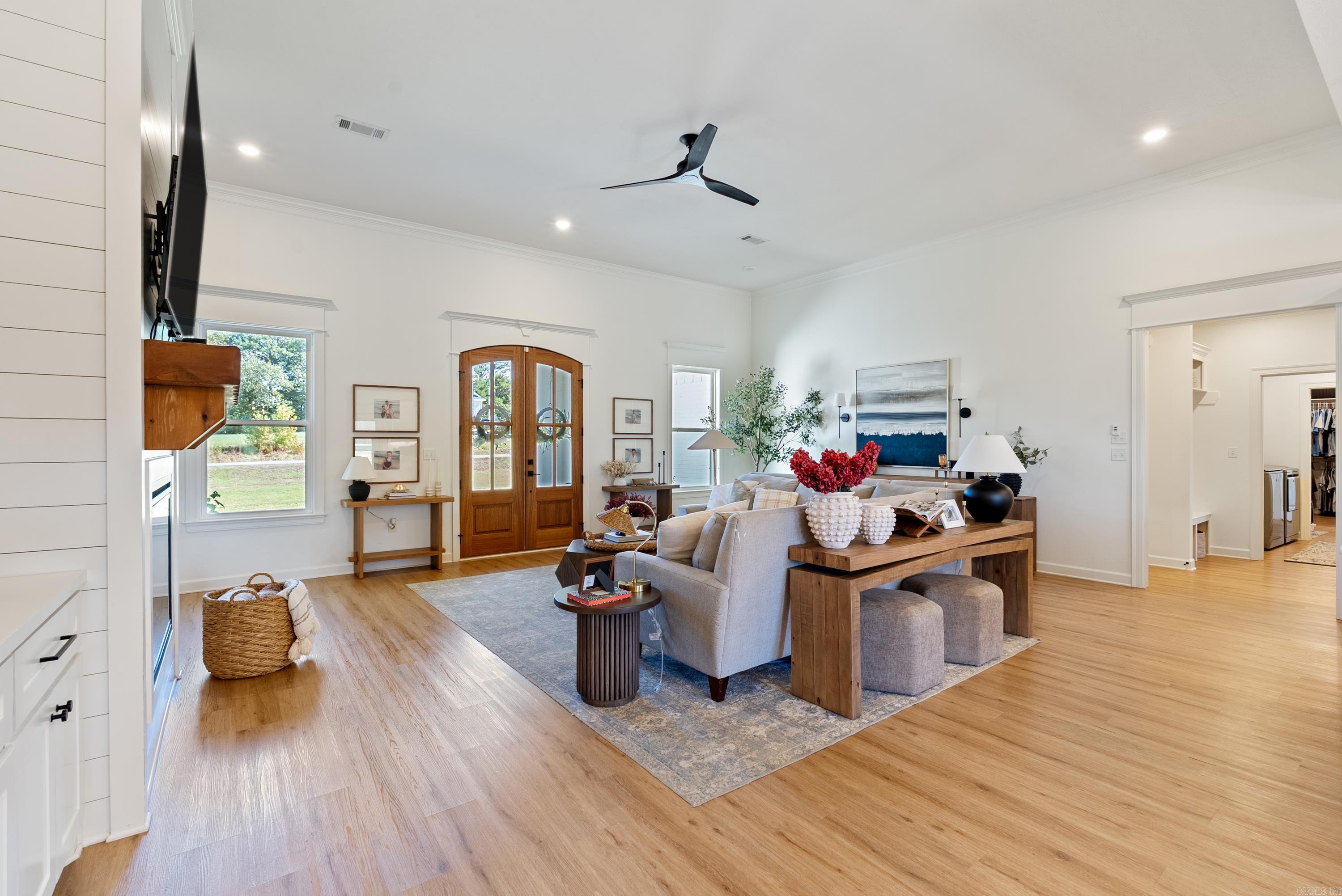 SOUTHERN MANOR - Residential