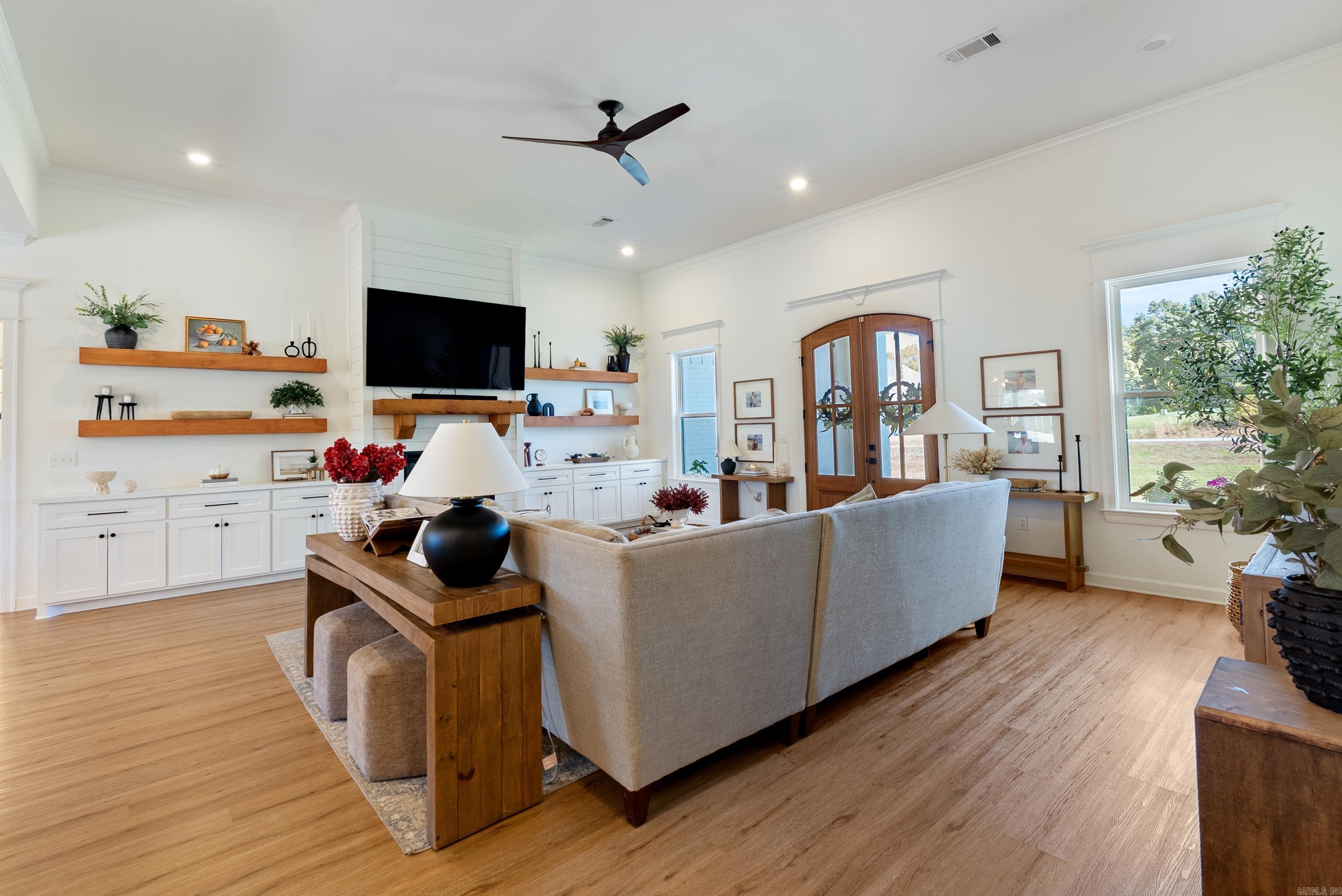 SOUTHERN MANOR - Residential