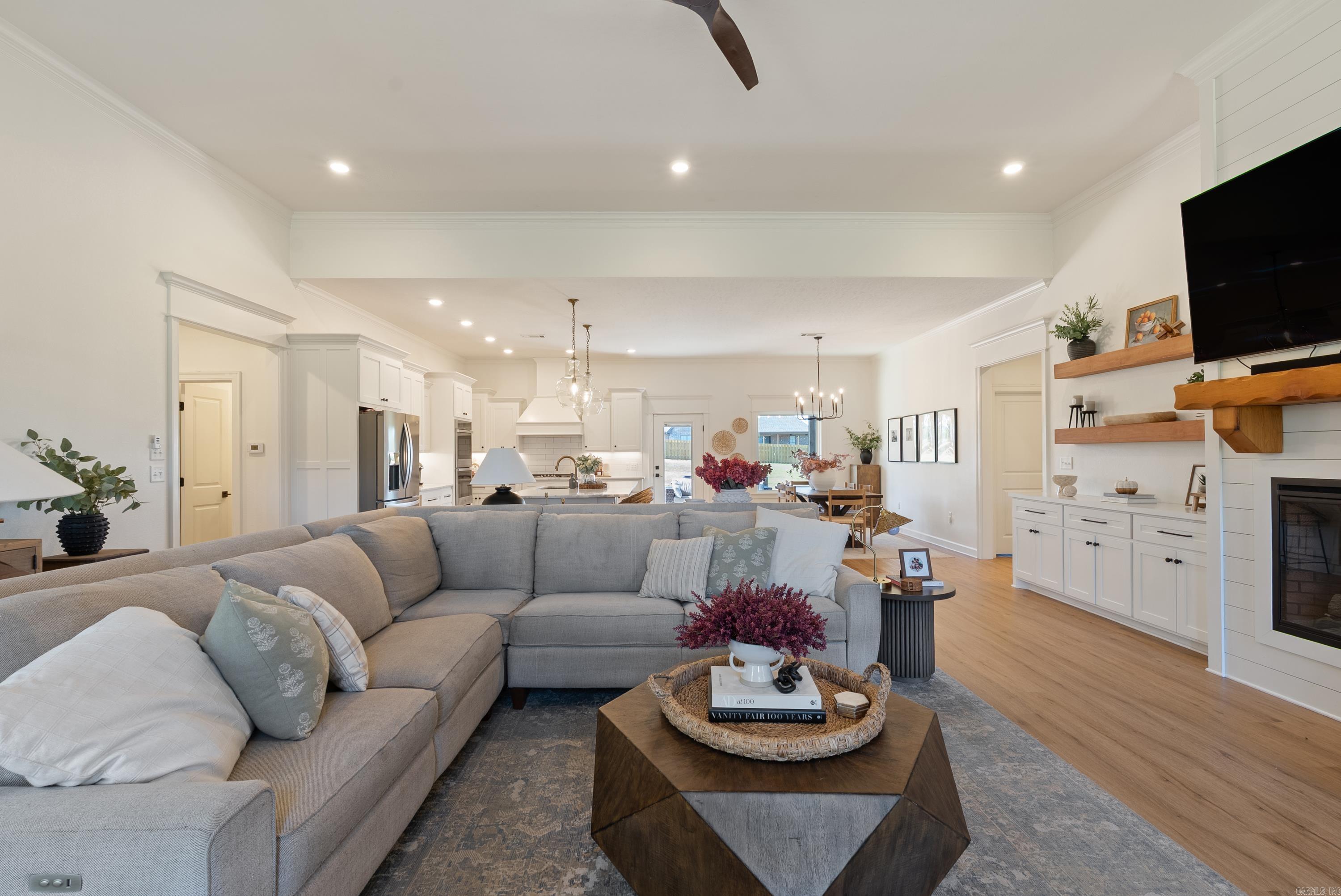 SOUTHERN MANOR - Residential