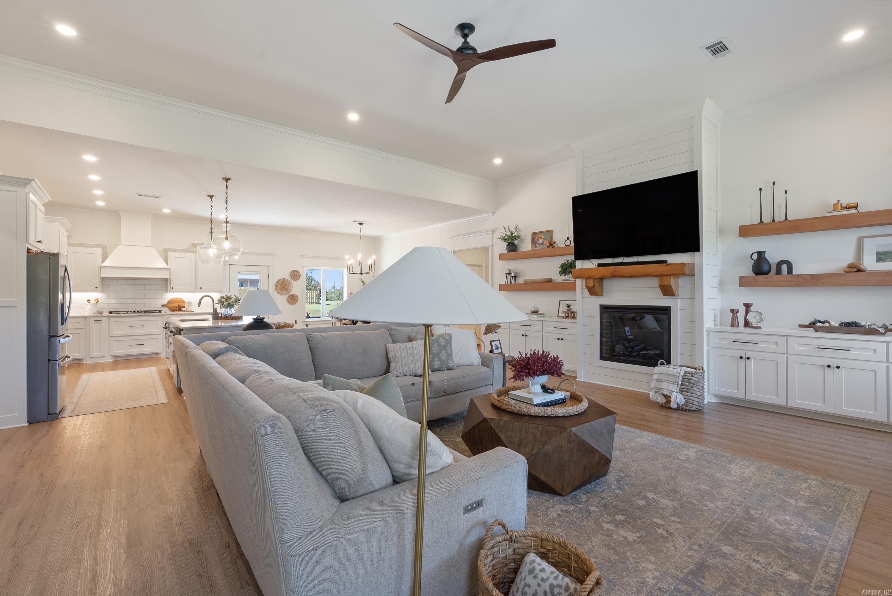 SOUTHERN MANOR - Residential