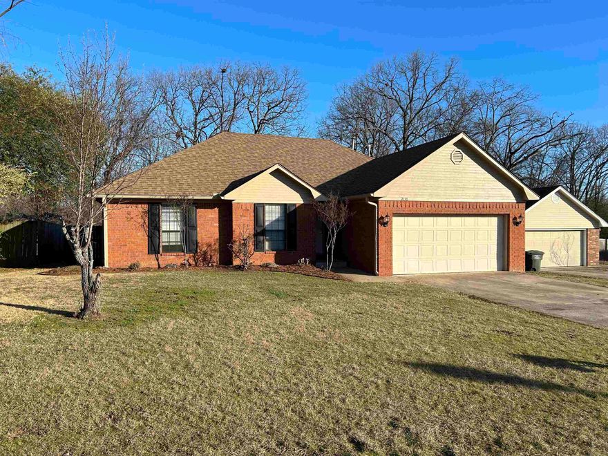 Great opportunity for homeowners and investors alike! This charming home is in good condition, has an efficient floor plan, and is ready for new owners! Sellers are offering $2500 credit with Full-Price offer to go toward CC, fencing, or other.