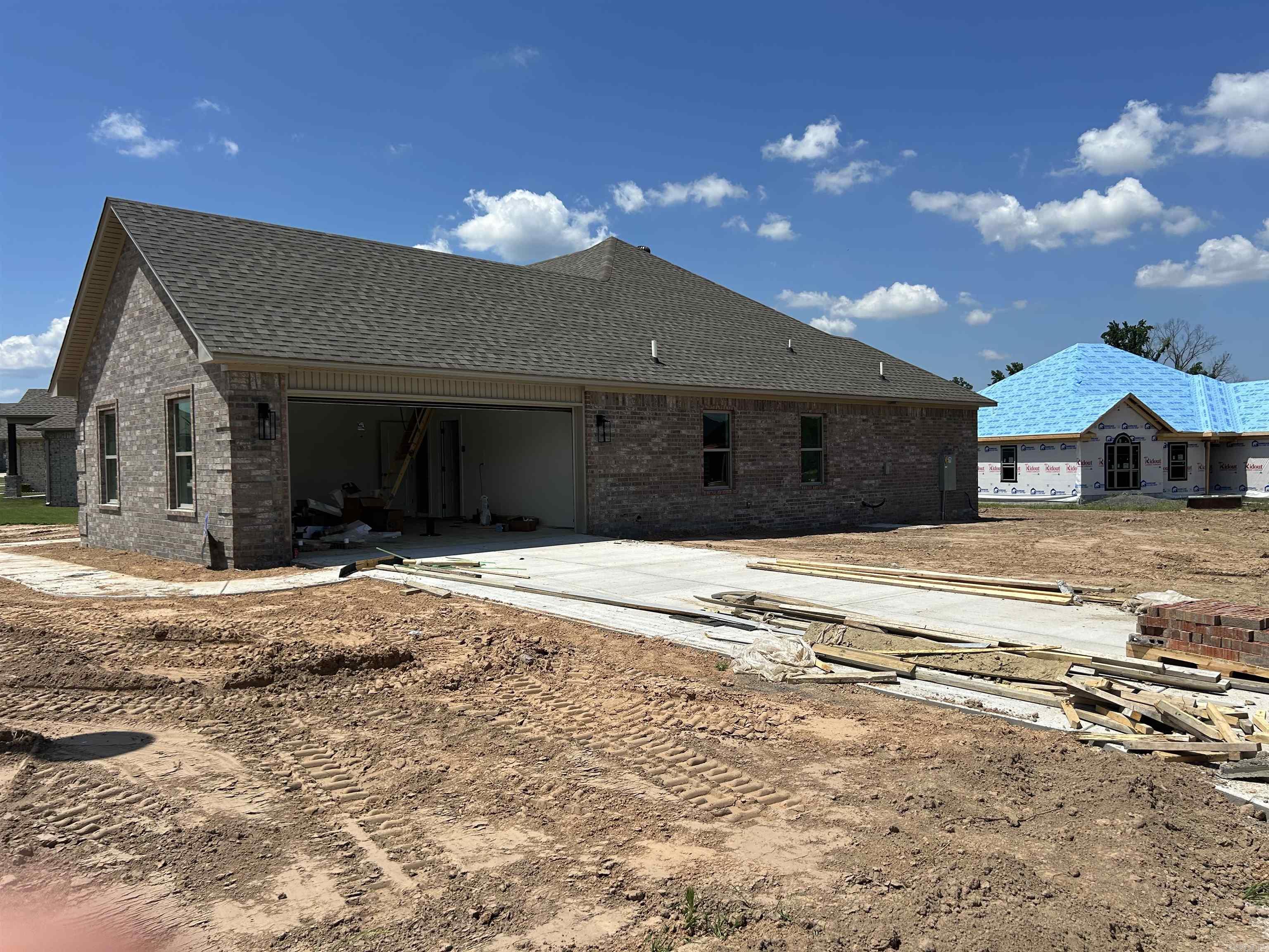 JAXON TERRACE - Residential