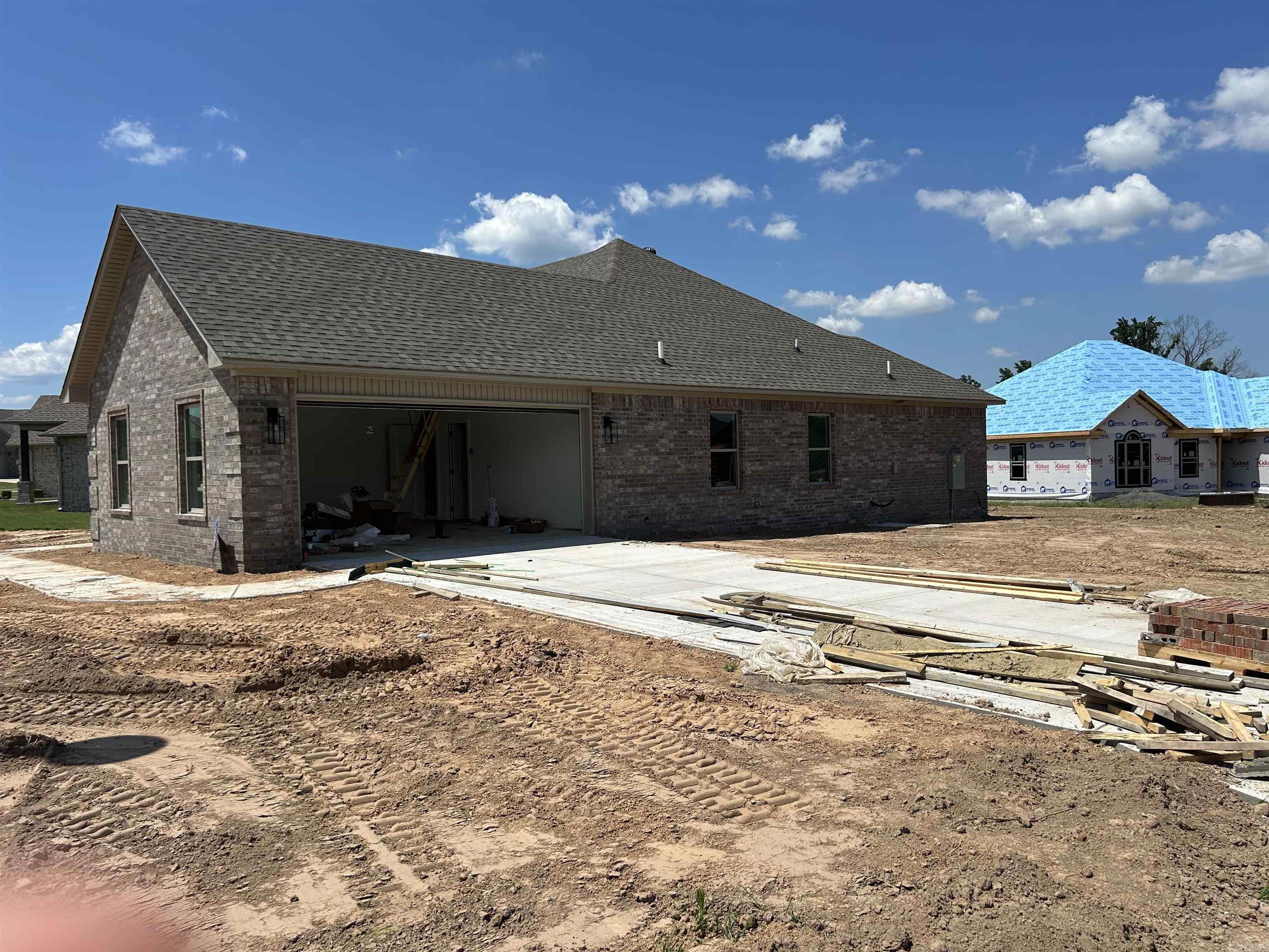 JAXON TERRACE - Residential