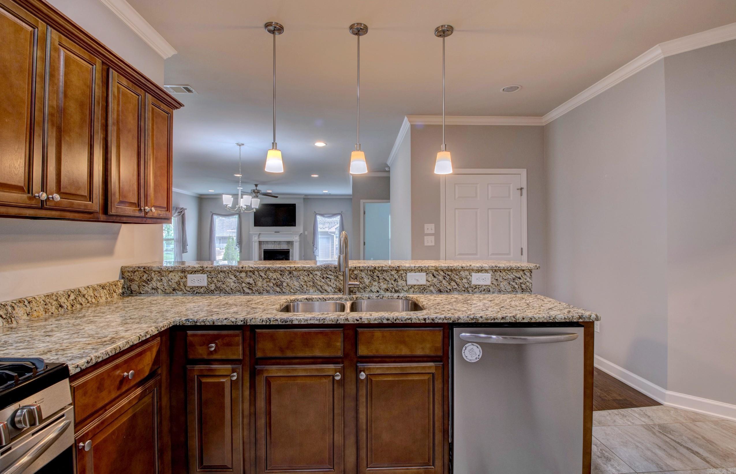 MOUNTAIN TERRACE ESTATES TOWNHOM - Residential