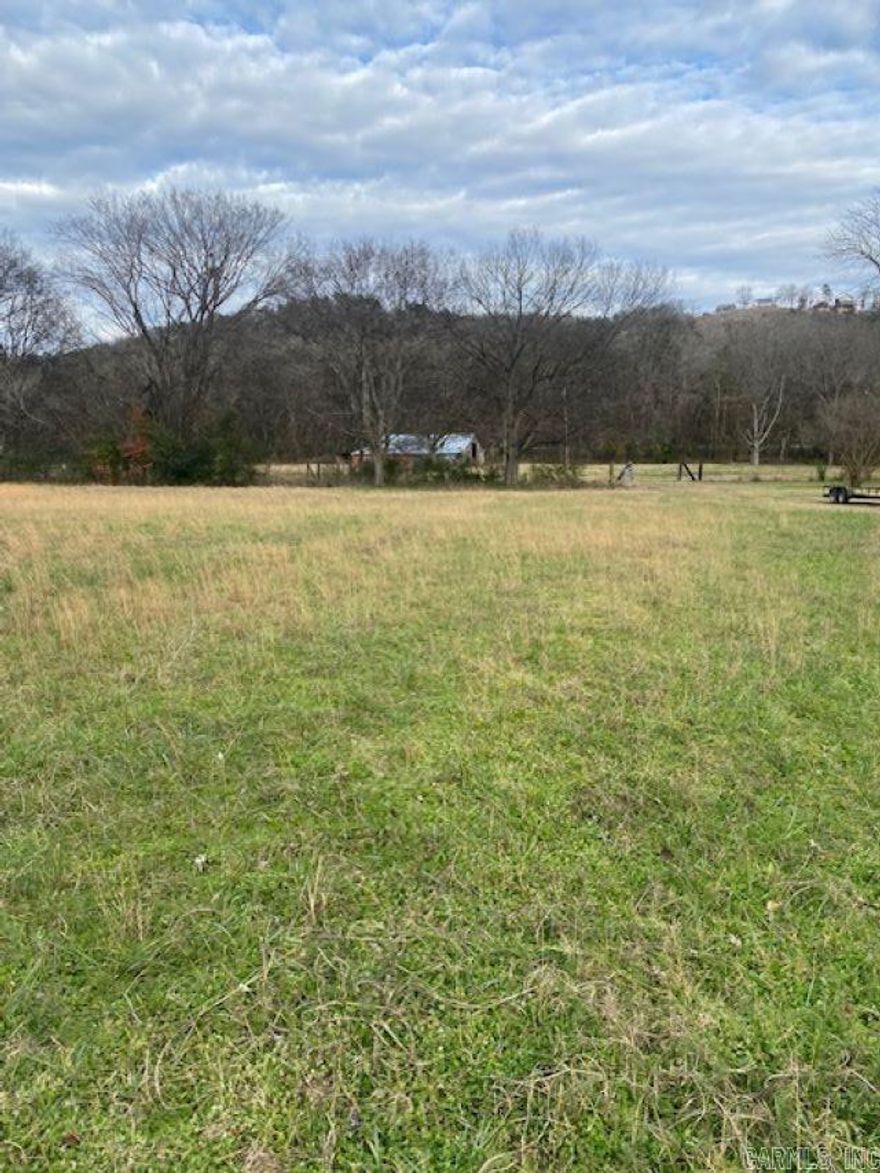 Interior lot in White River Estates of Izard County Arkansas.  Subdivision is on the White River in Sylamore just minutes from Mountain View, Arkansas. Public Boat Ramp is within walking distance. Nice level lot ready to build your vacation or forever home. Restrictions to protect your investment.  Great view of surrounding mountains! Paved streets with electric and phone at the road. Will need septic. Gas will be propane.