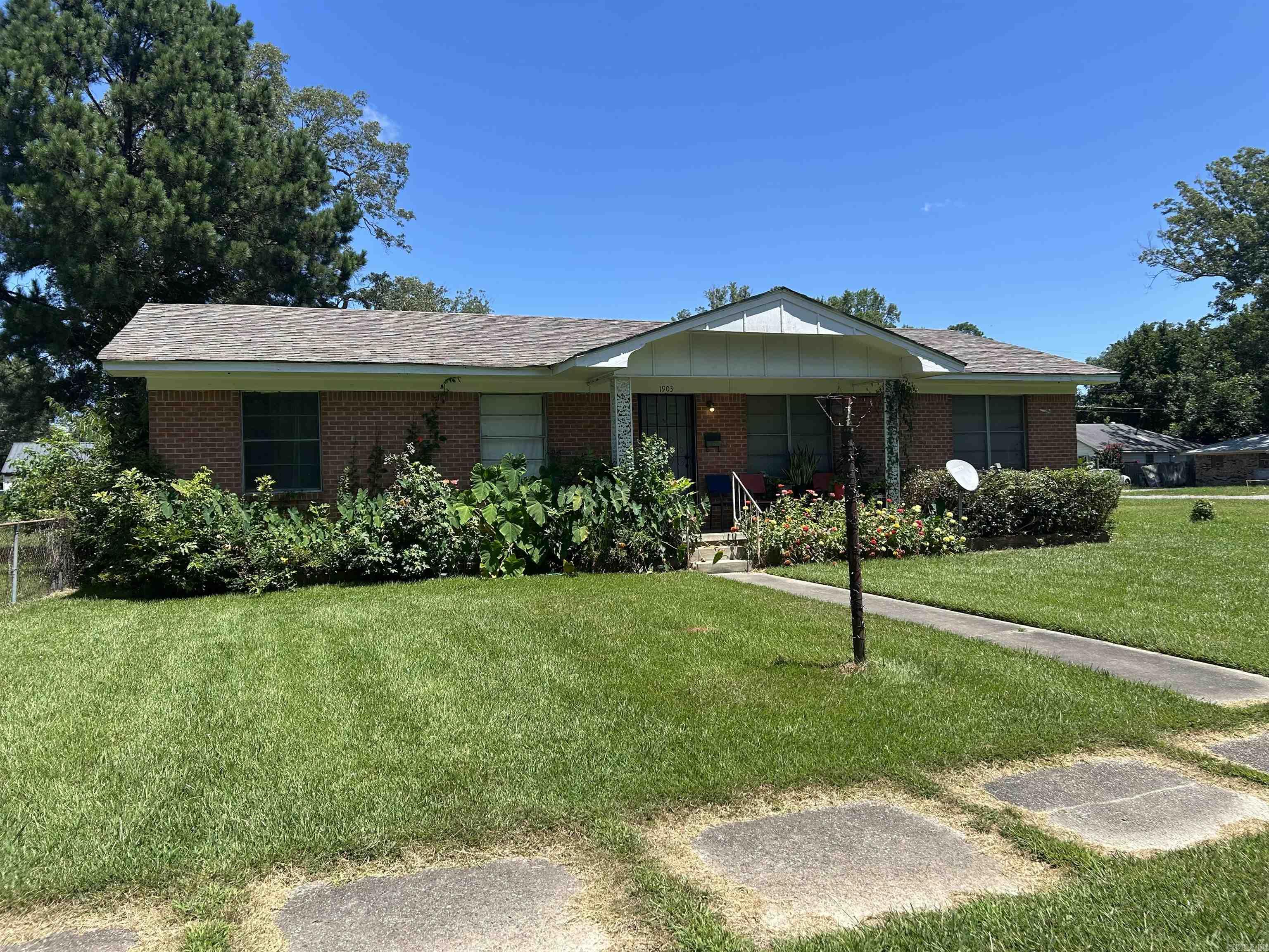 Owner occupants and investors, check out this all brick four bedroom property! This home is affordable and move-in ready! Donāt wait, call now!