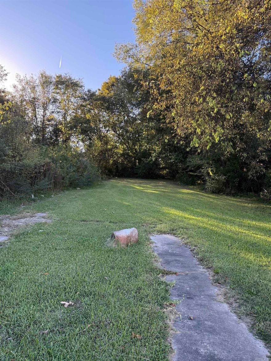 Discover the perfect spot for your next home or investment property with this residential lot conveniently located in Little Rock. Enjoy quick access to major highways, making your commute to downtown, shopping, dining, and entertainment a breeze. Whether you’re a builder or a homeowner ready to create your dream space, this lot is full of potential and opportunity.