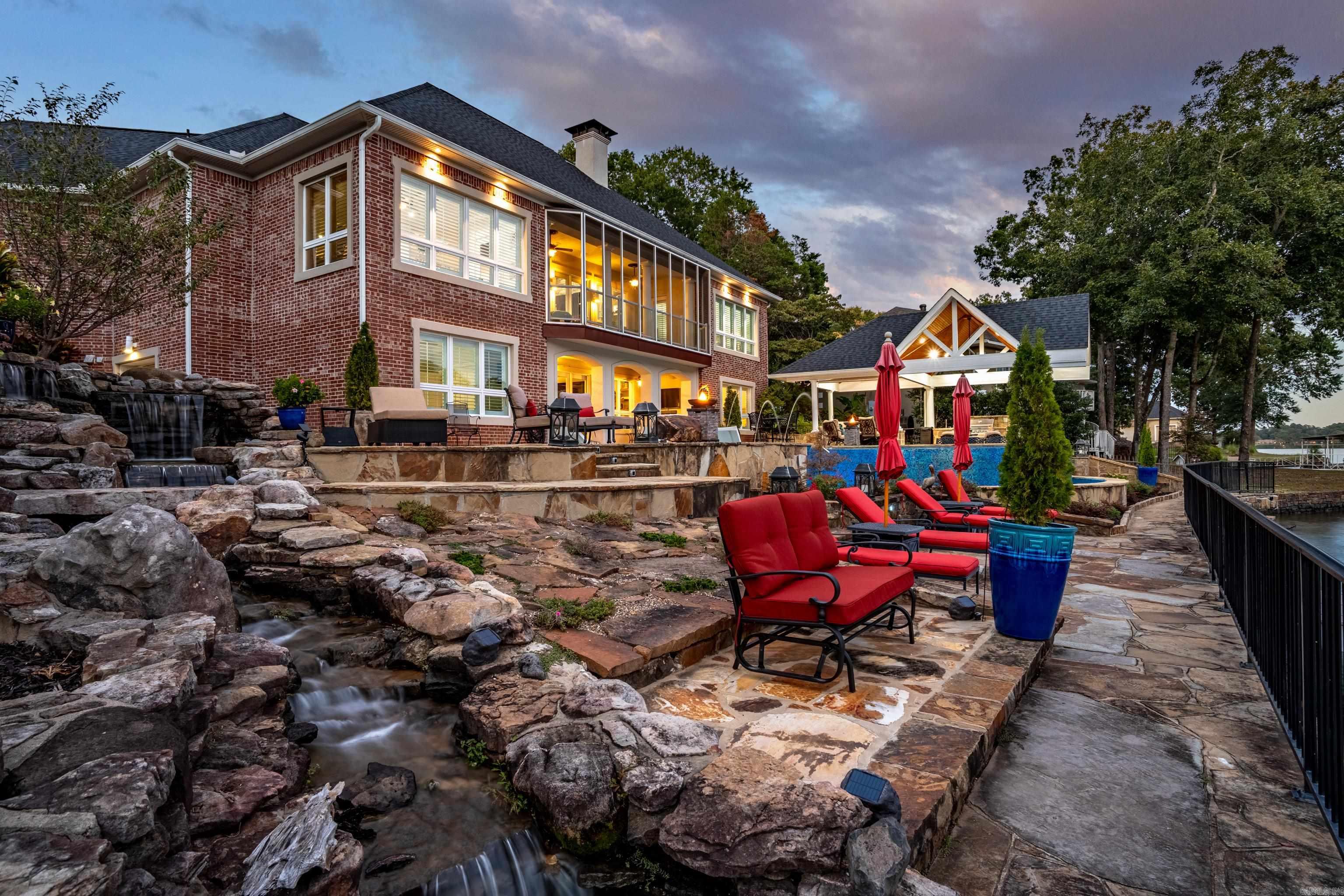 DRIFTWOOD POINT - Residential