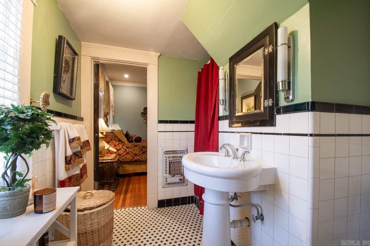 Weldon E Wrights - Residential