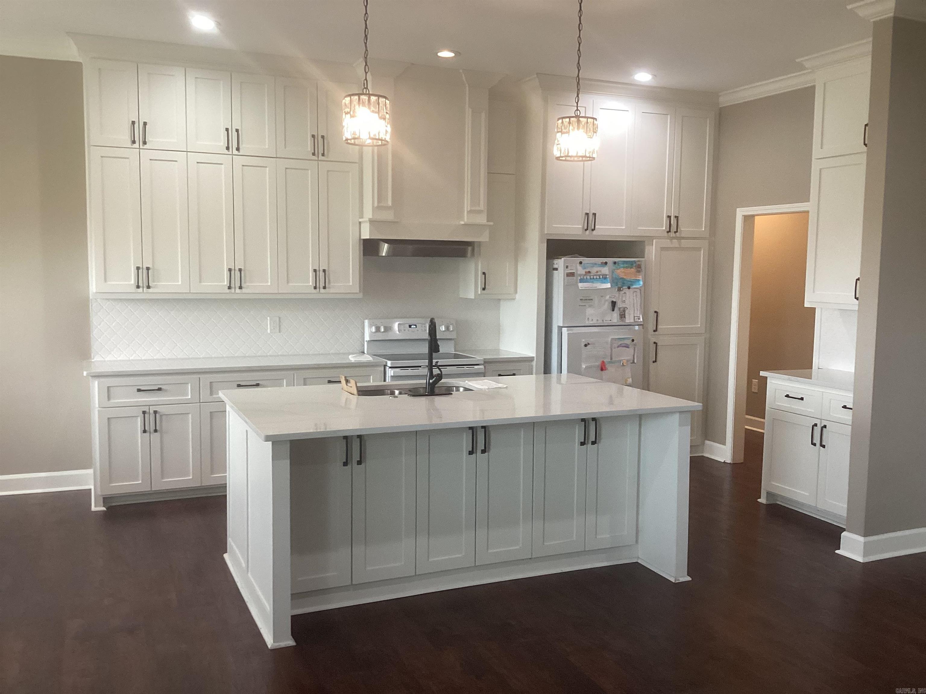 FULLER ESTATES - Residential