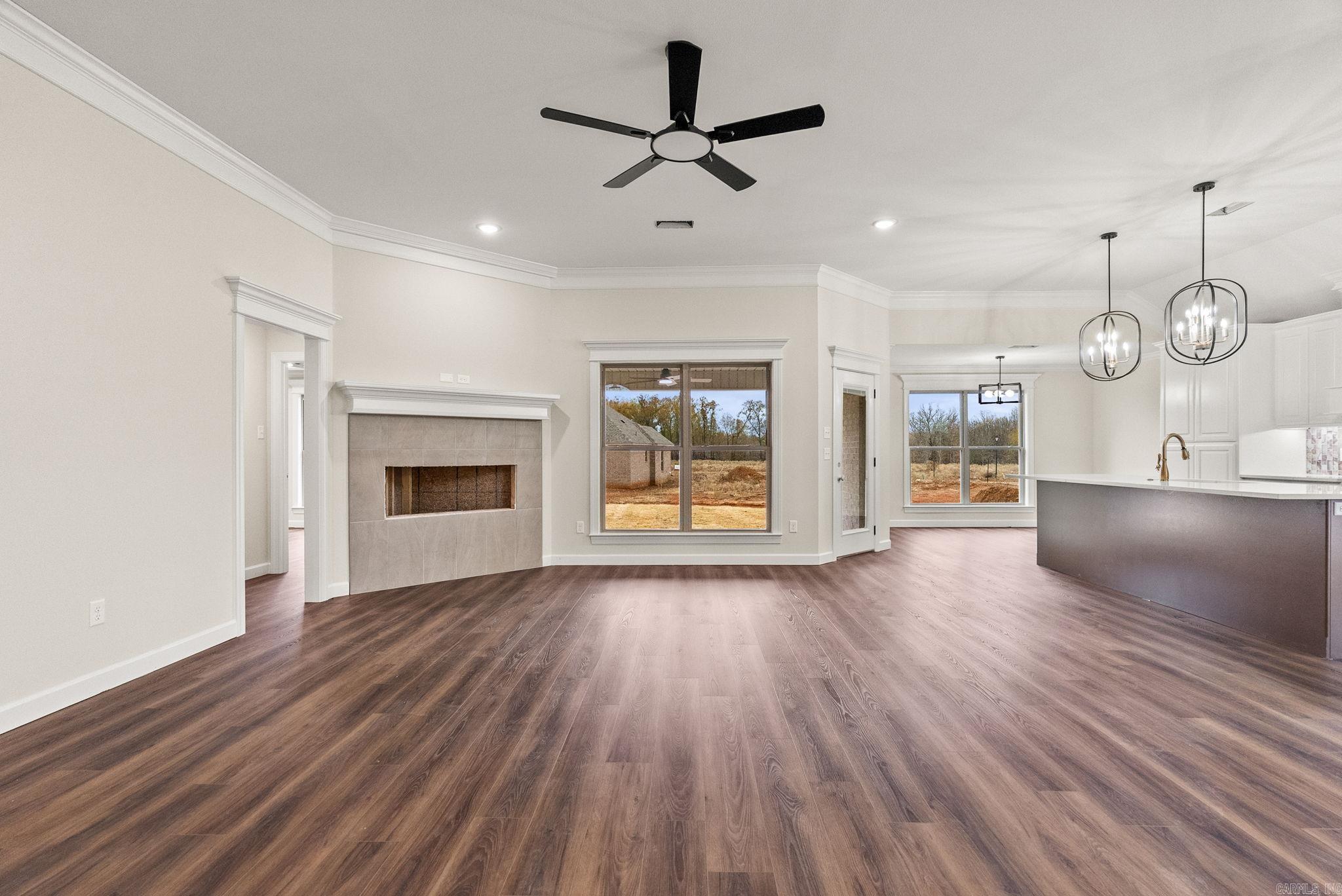 COUNTRY CLUB OF ARK THE - Residential