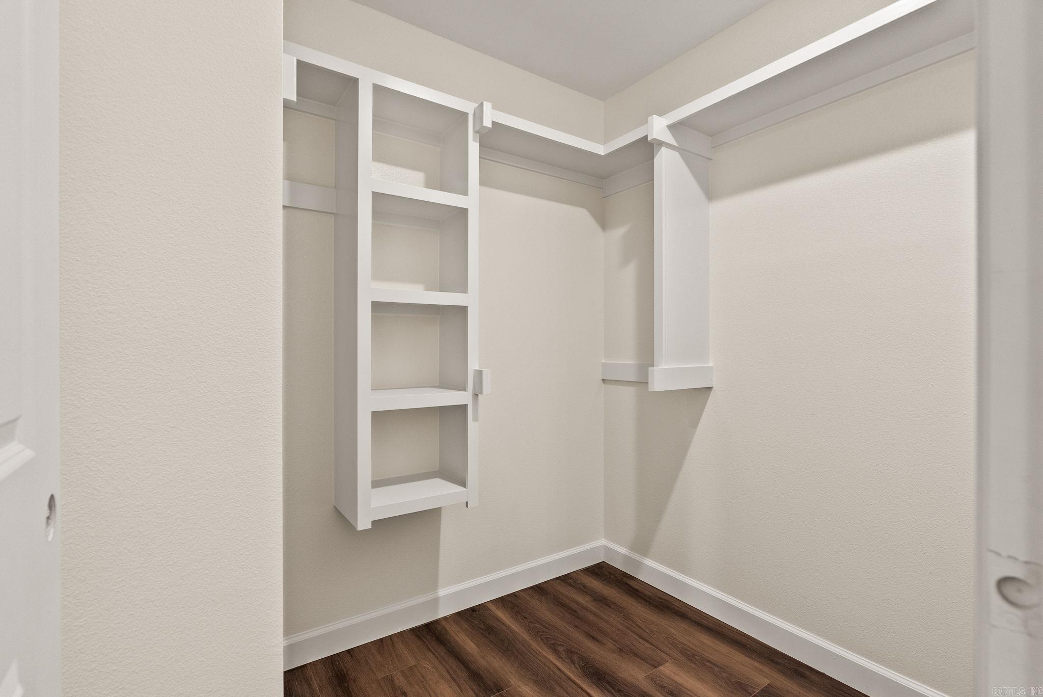 COUNTRY CLUB OF ARK THE - Residential