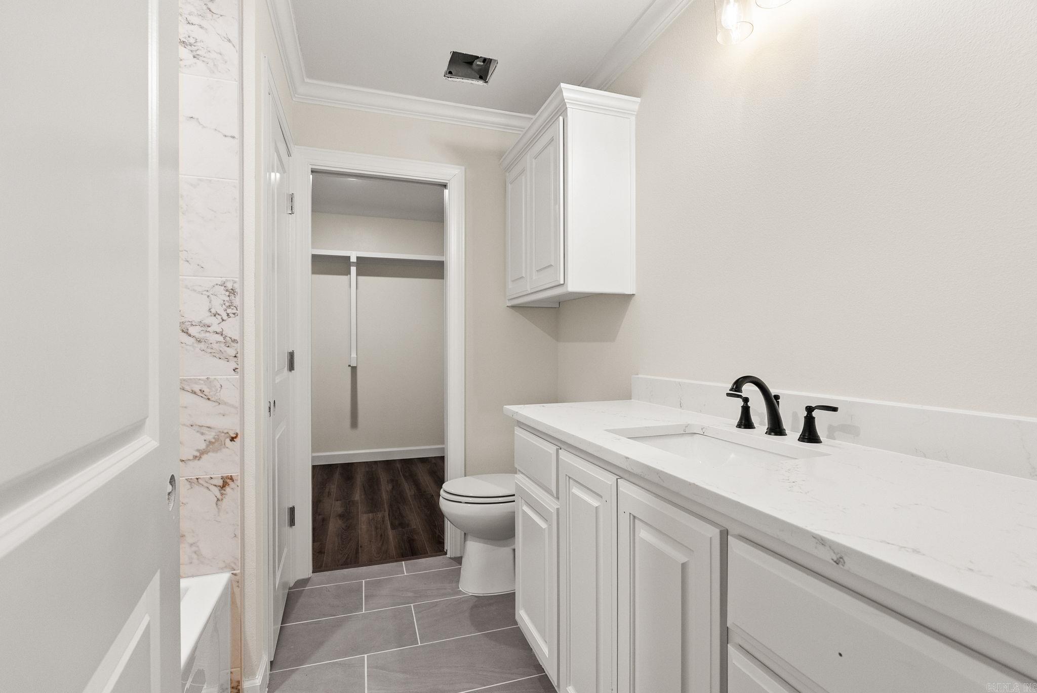 COUNTRY CLUB OF ARK THE - Residential