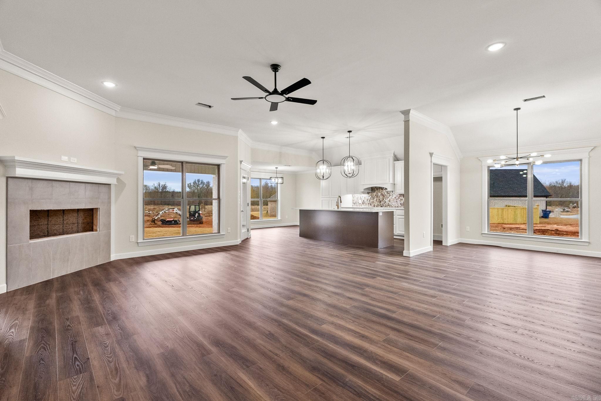 COUNTRY CLUB OF ARK THE - Residential