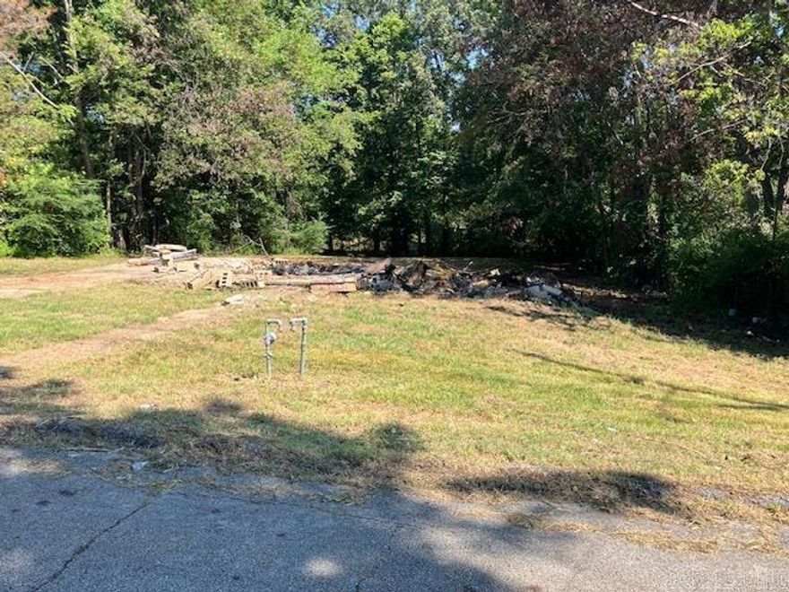 Residential Building Lot in the heart of Pocahontas. Here is an affordable building lot with city utilities already on site. 75x160 lot. Bring your vision and plans!