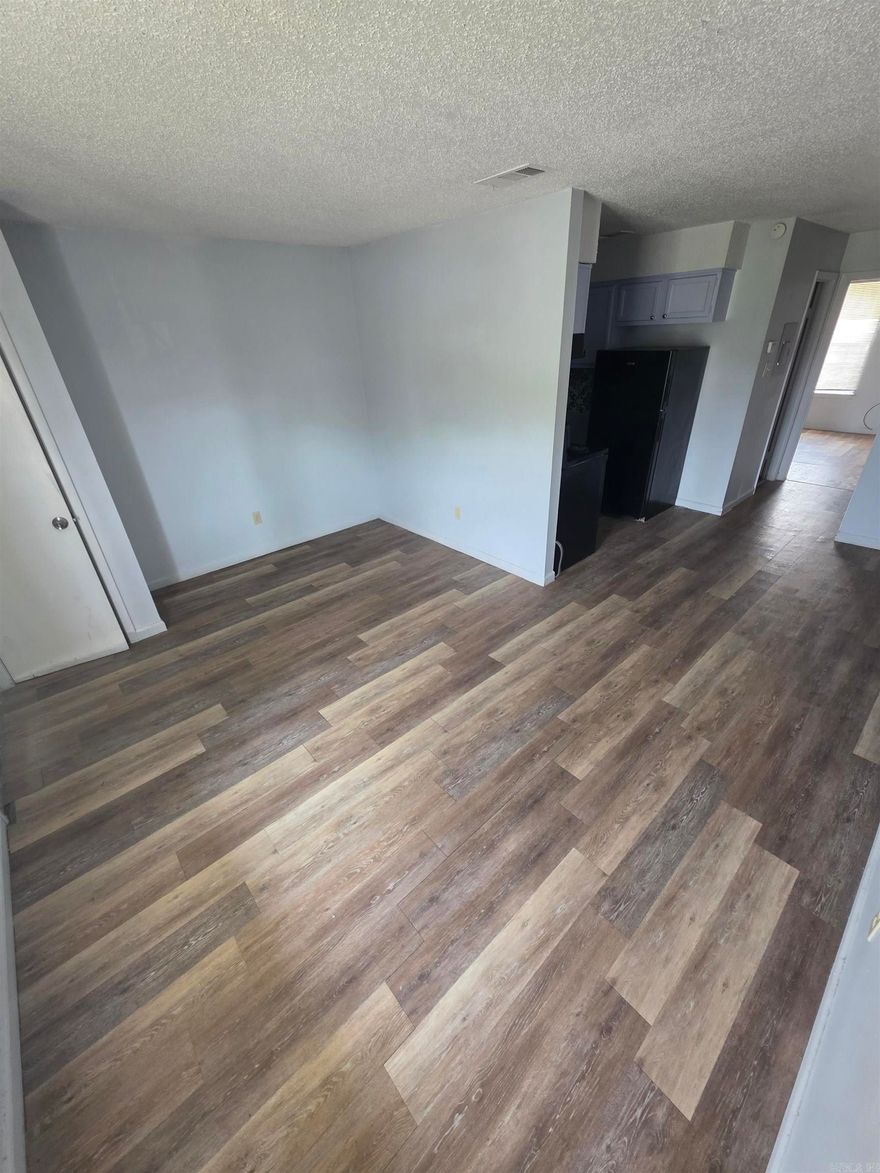 Cozy 1BD/1BA in SWLR that is waiting for you to call home. Vinyl flooring throughout. Kitchen appliances included! Perfect for a young professional or retiree. This property is managed by Hoffman Team so beware of scammers - we will never ask you to Cashapp us money. The lease for this property is for 18 months to 2 years with a 3% increase after the first year. Income must be 3x the amount of rent per month unless you have a housing voucher. Deposit, first month’s rent, and the $50 administration fee due before move in. This property does have a 25 lbs. weight limit for pets unless they are registered service animals.
