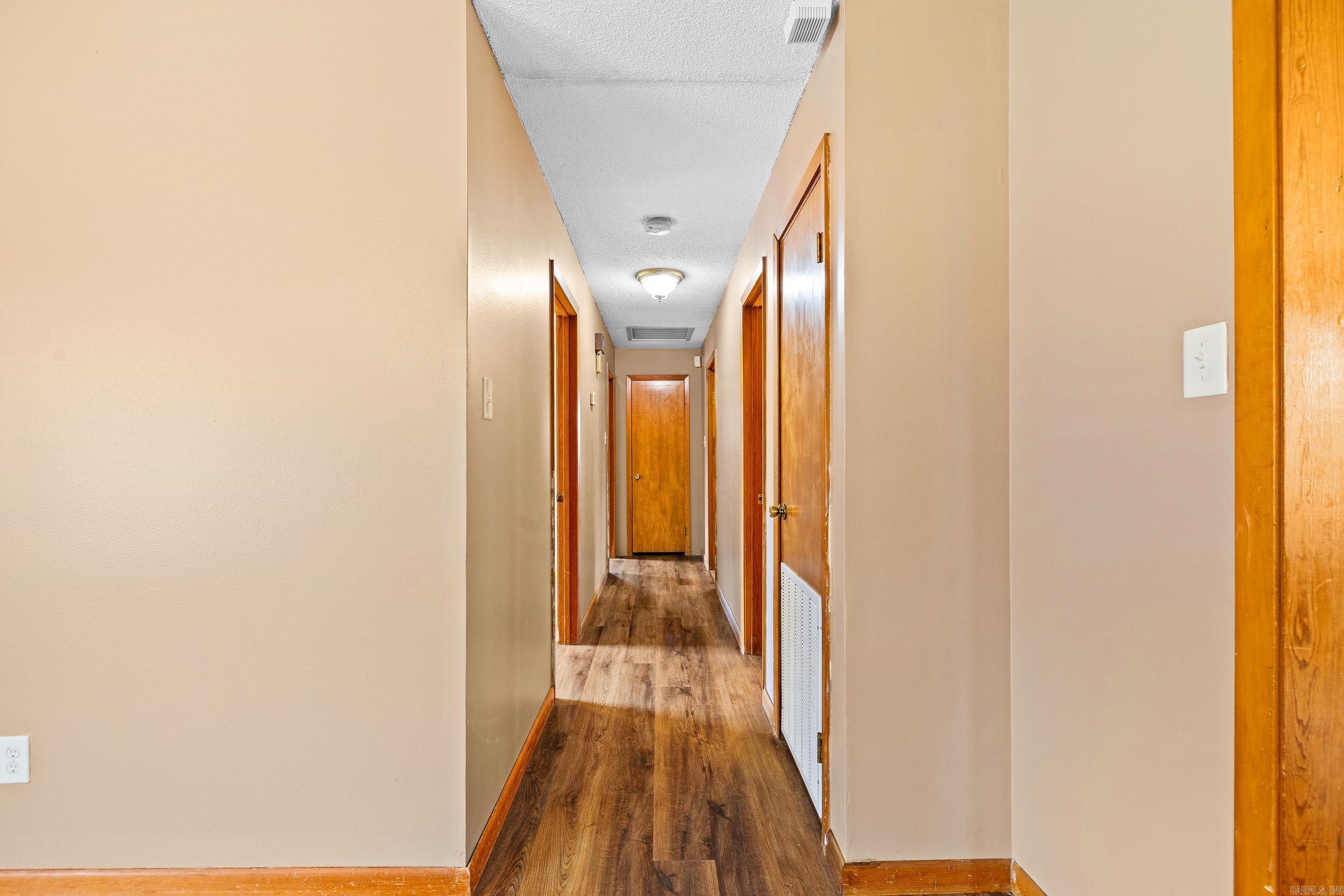 WALTHALL - Residential