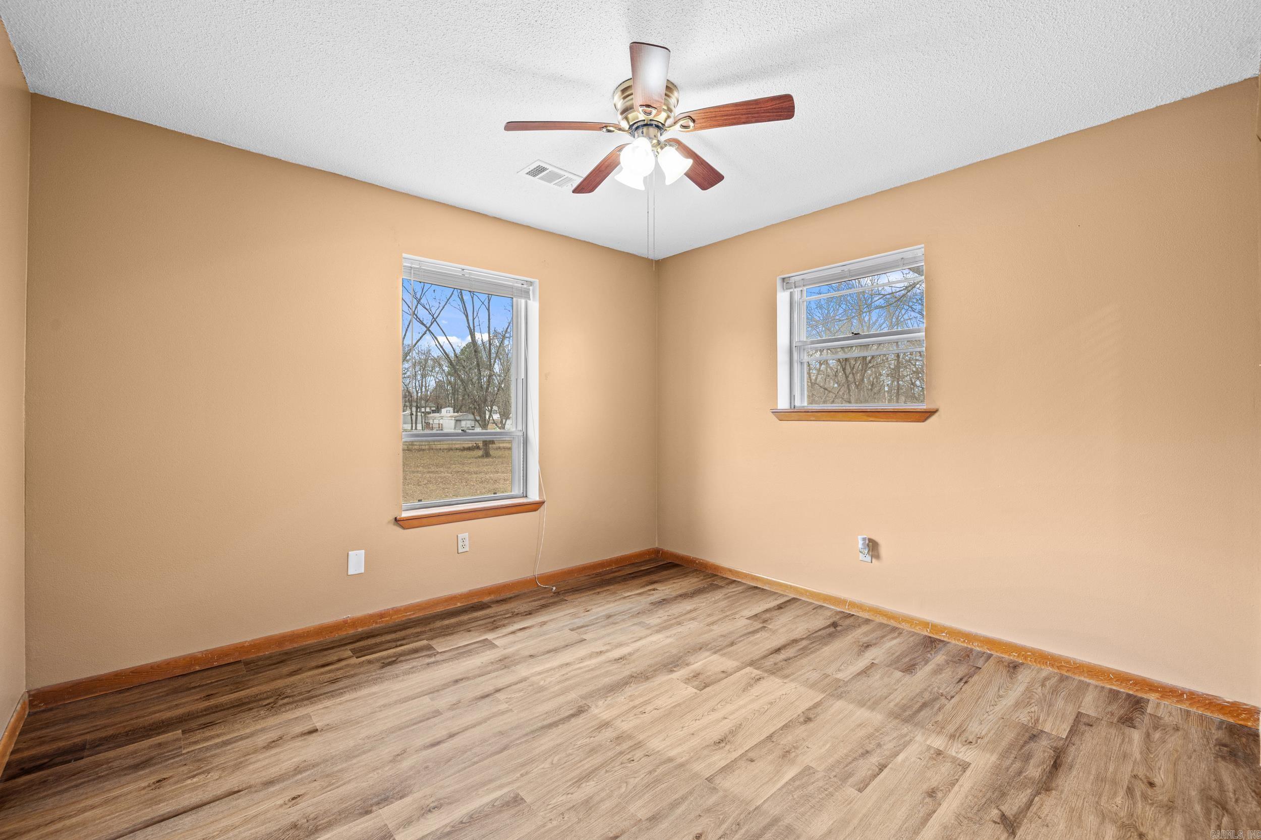 WALTHALL - Residential