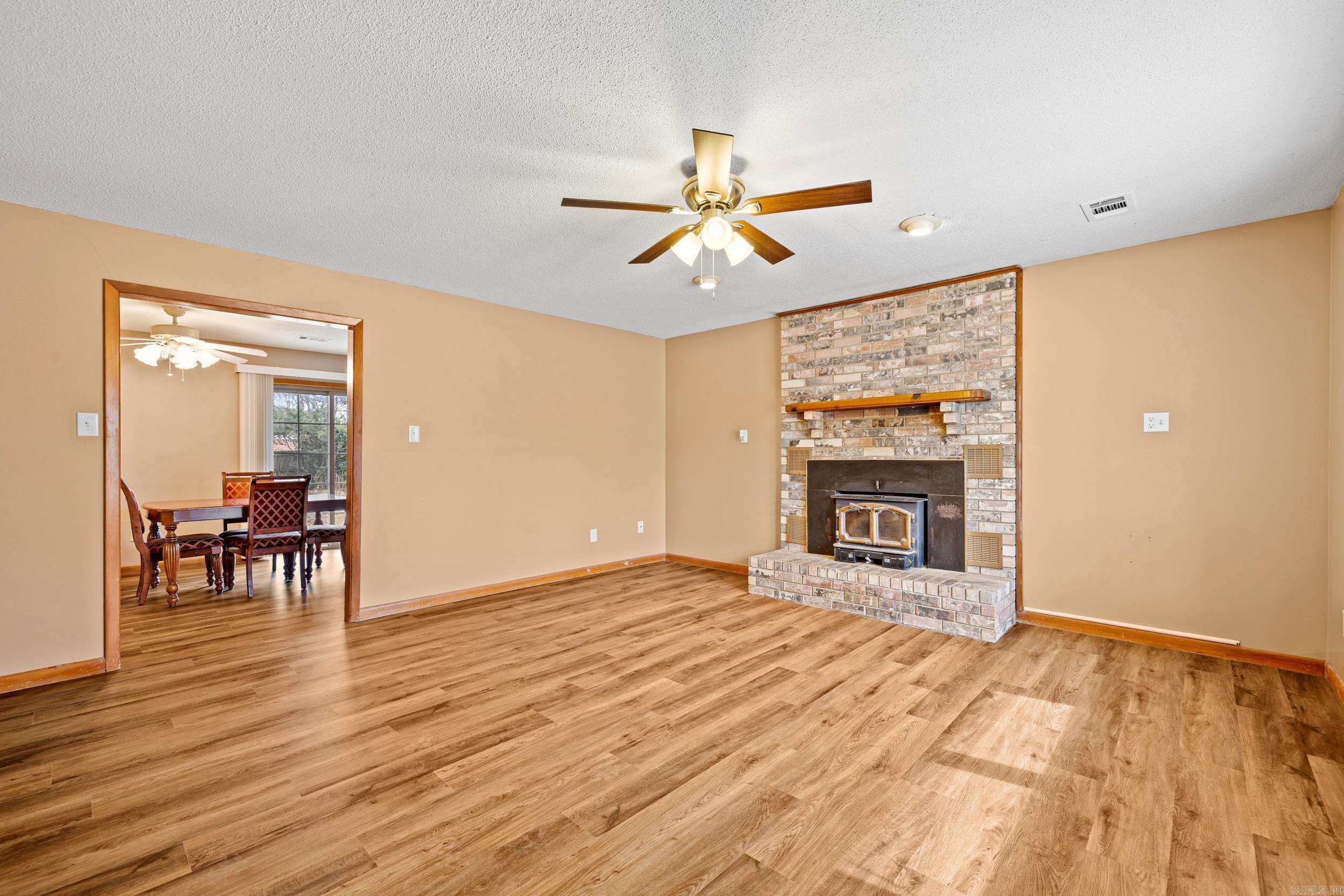 WALTHALL - Residential