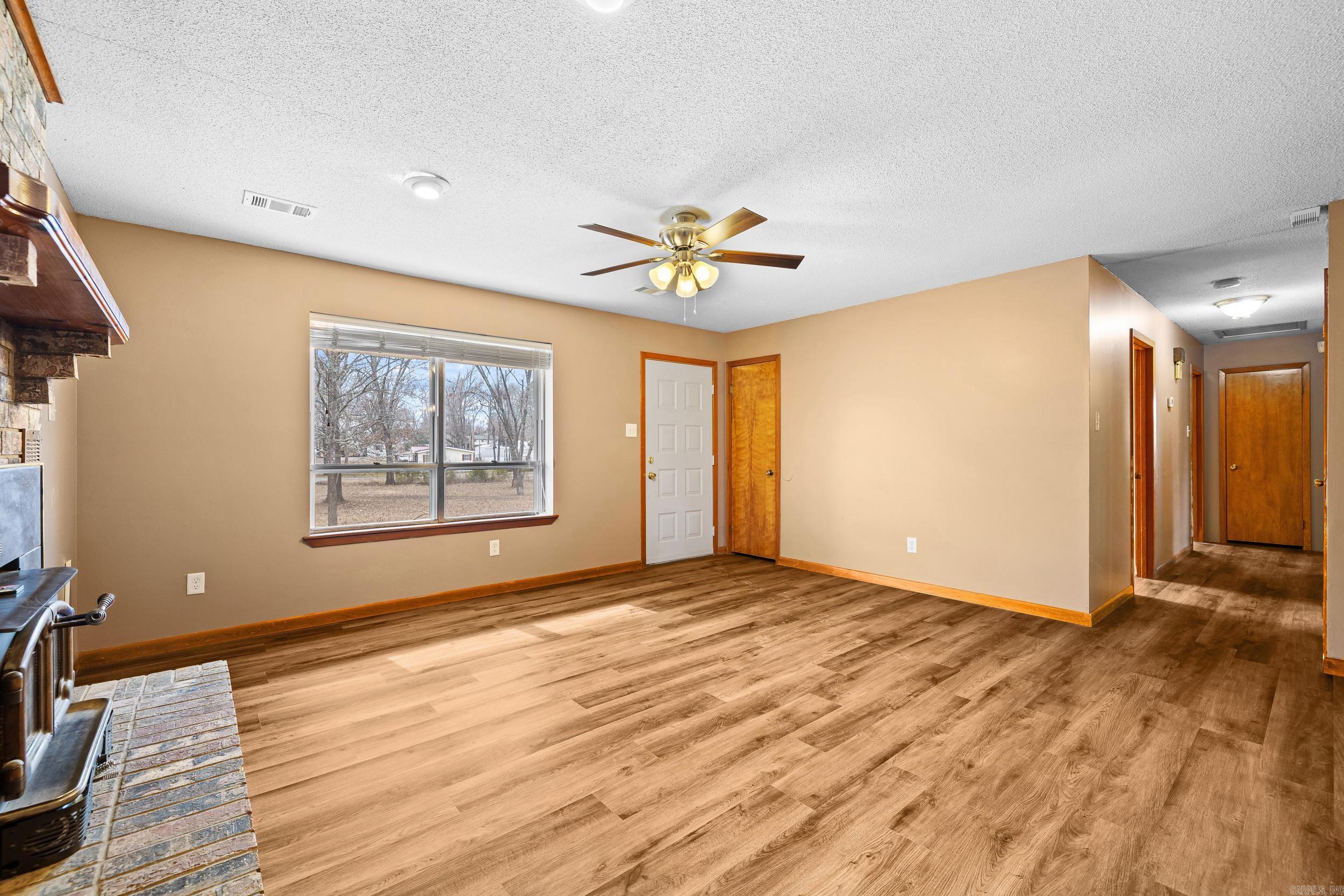 WALTHALL - Residential