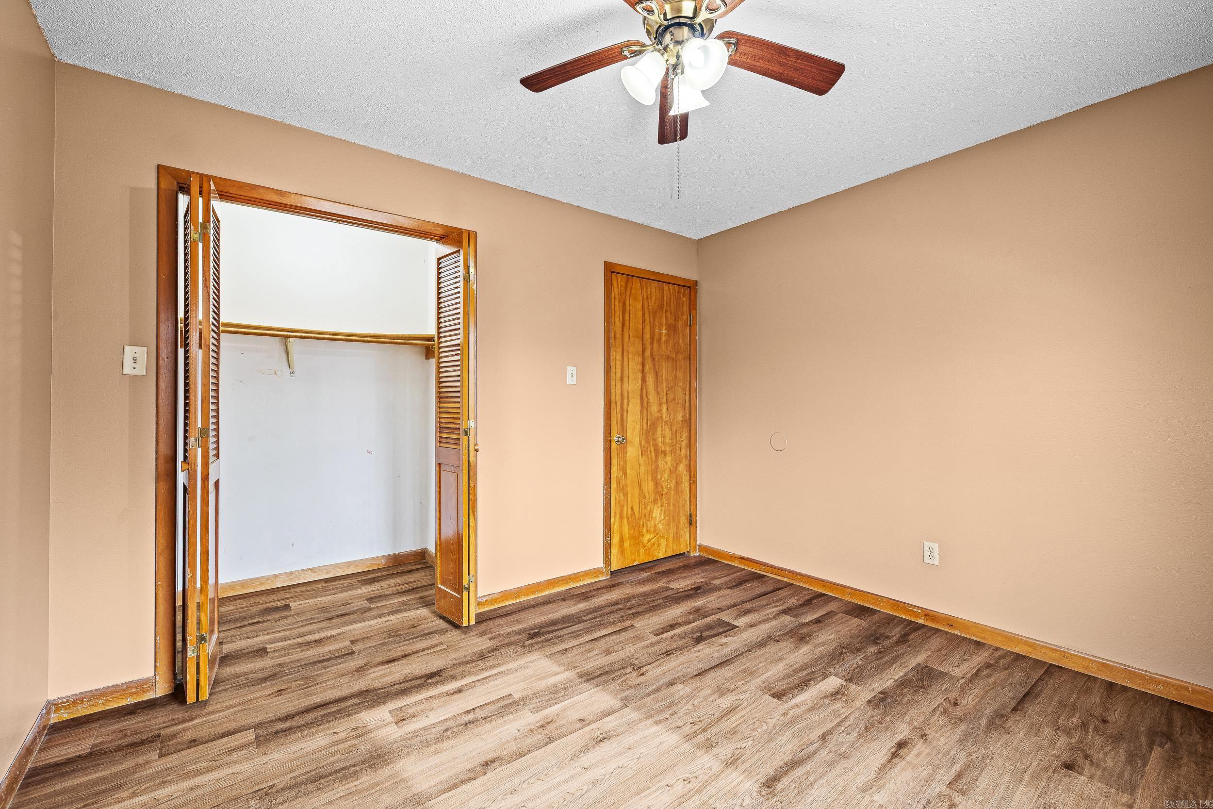 WALTHALL - Residential