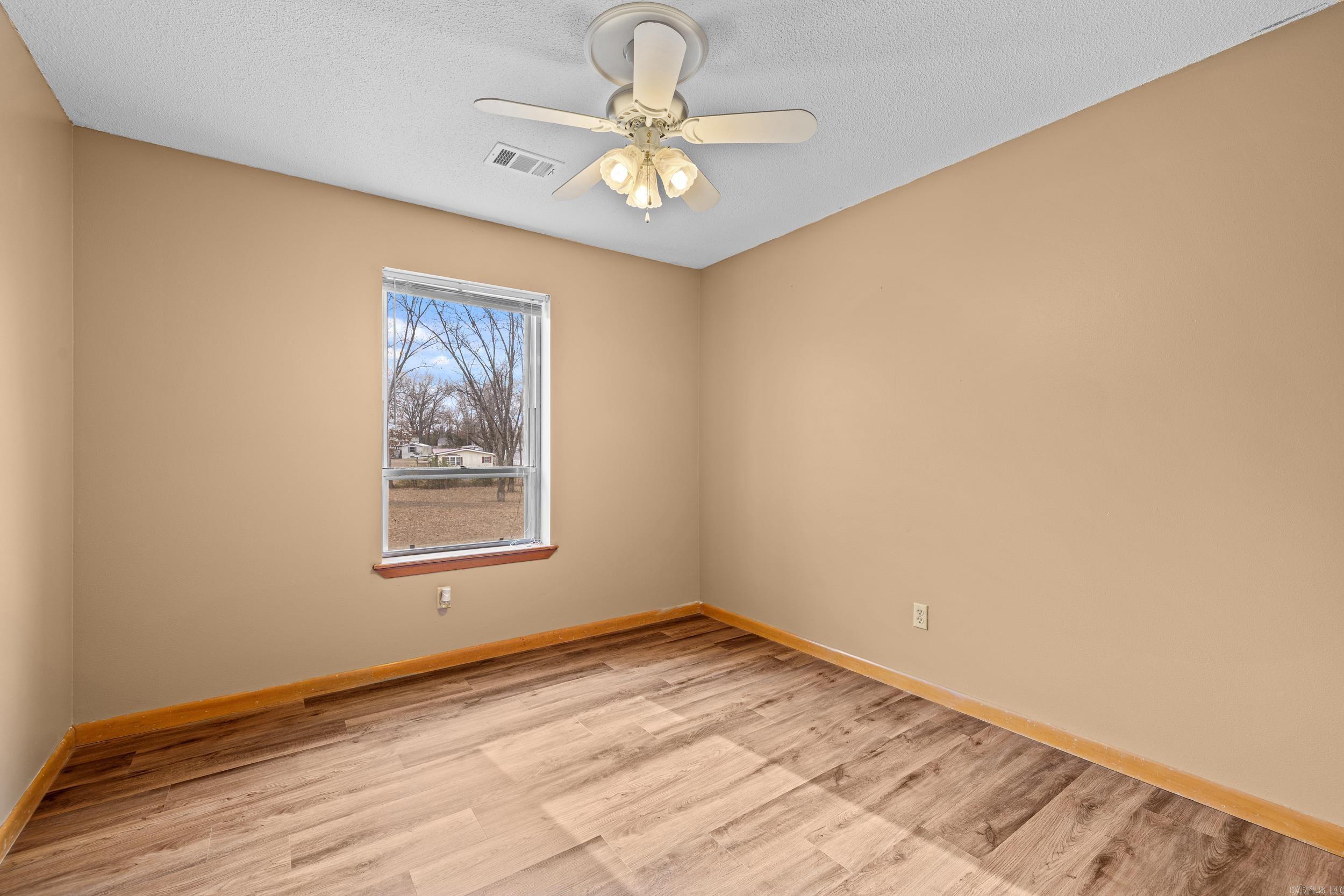 WALTHALL - Residential