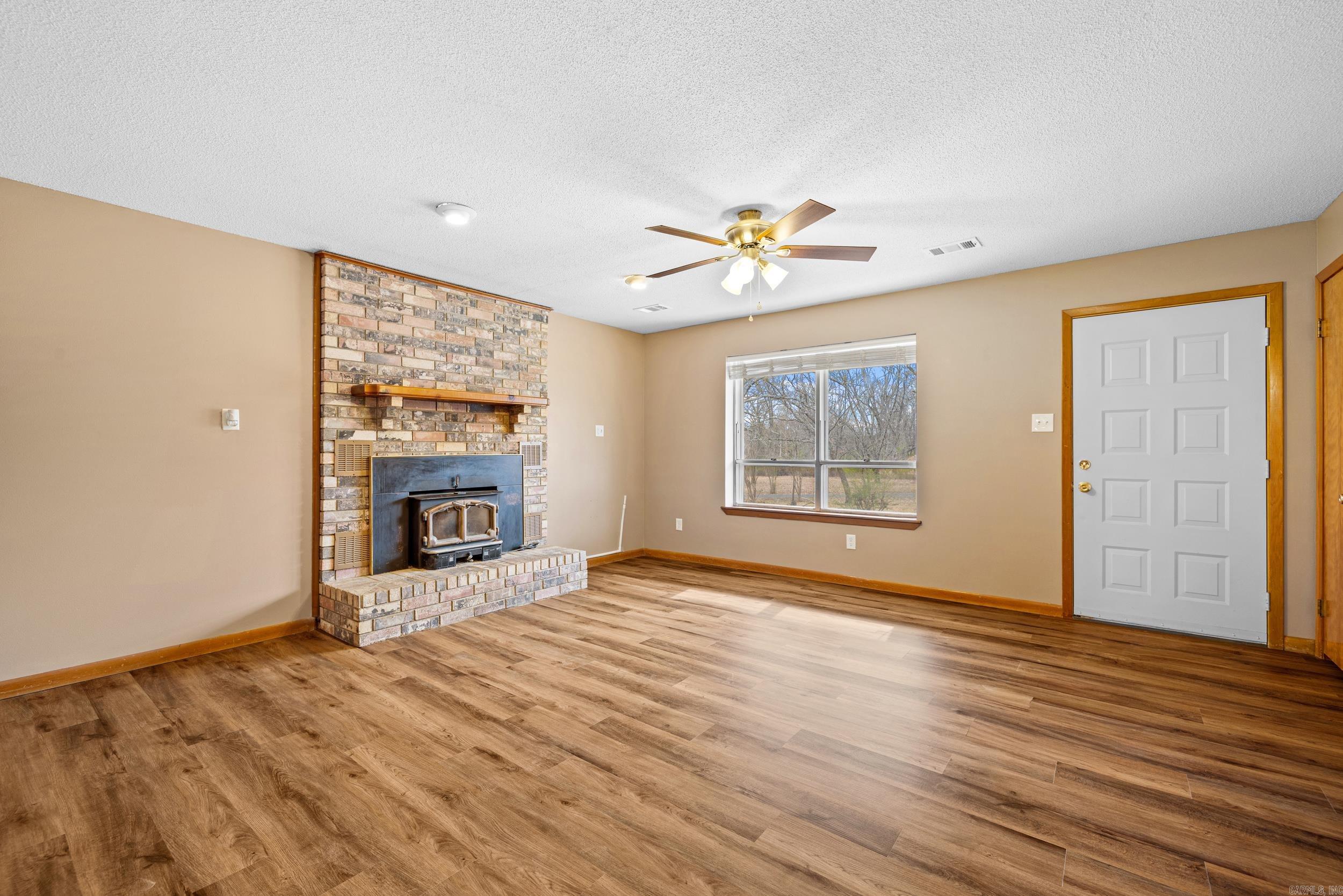 WALTHALL - Residential