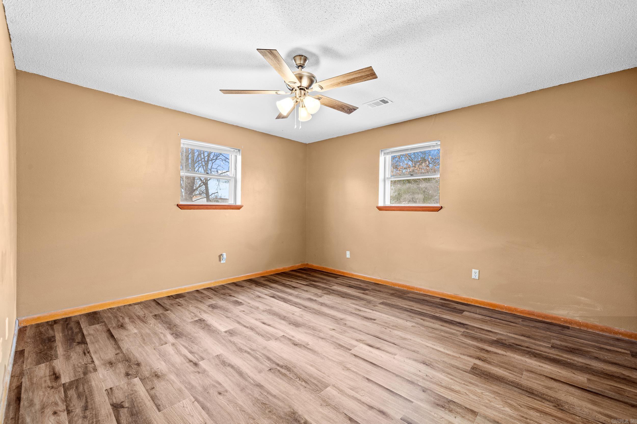 WALTHALL - Residential