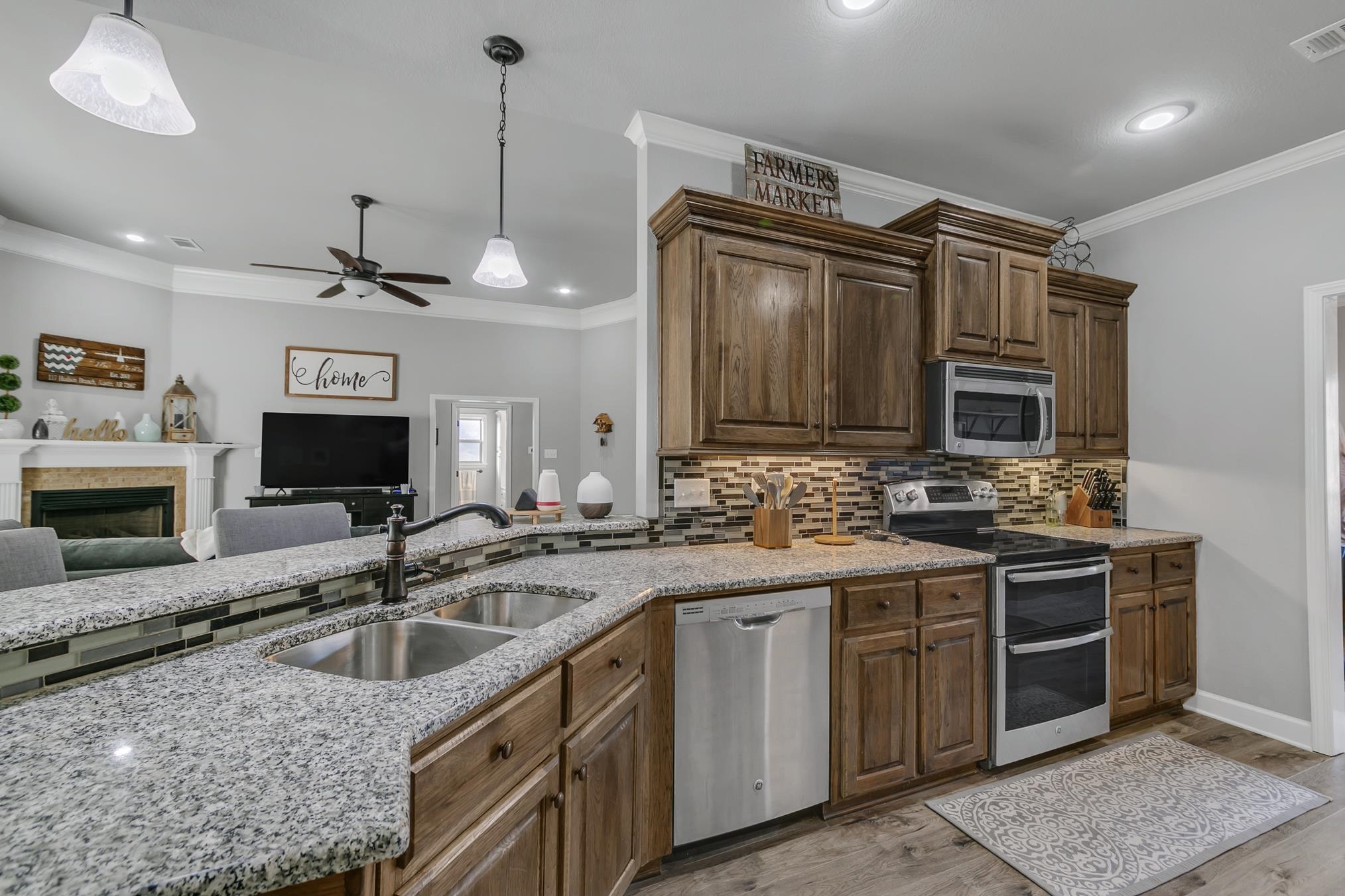 SHADOW CREEK - Residential