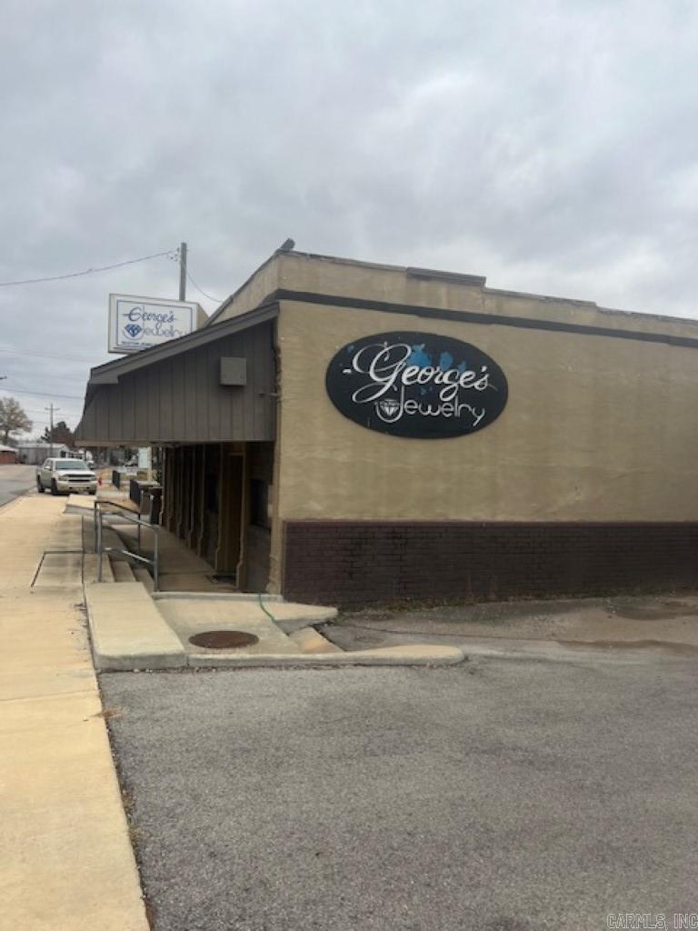 Howard - Commercial Sale