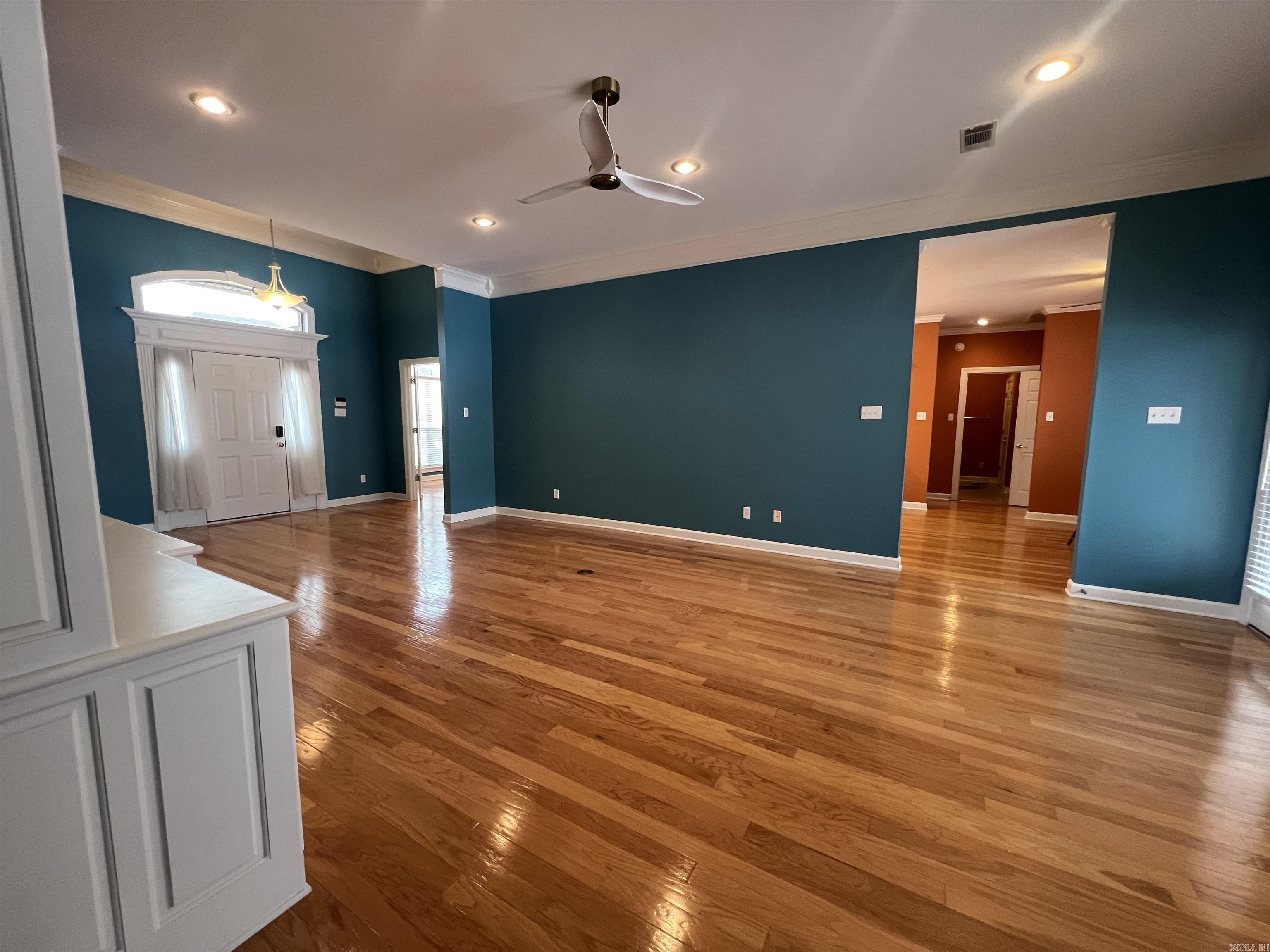 COUNTRY CLUB OF ARK THE - Residential Lease