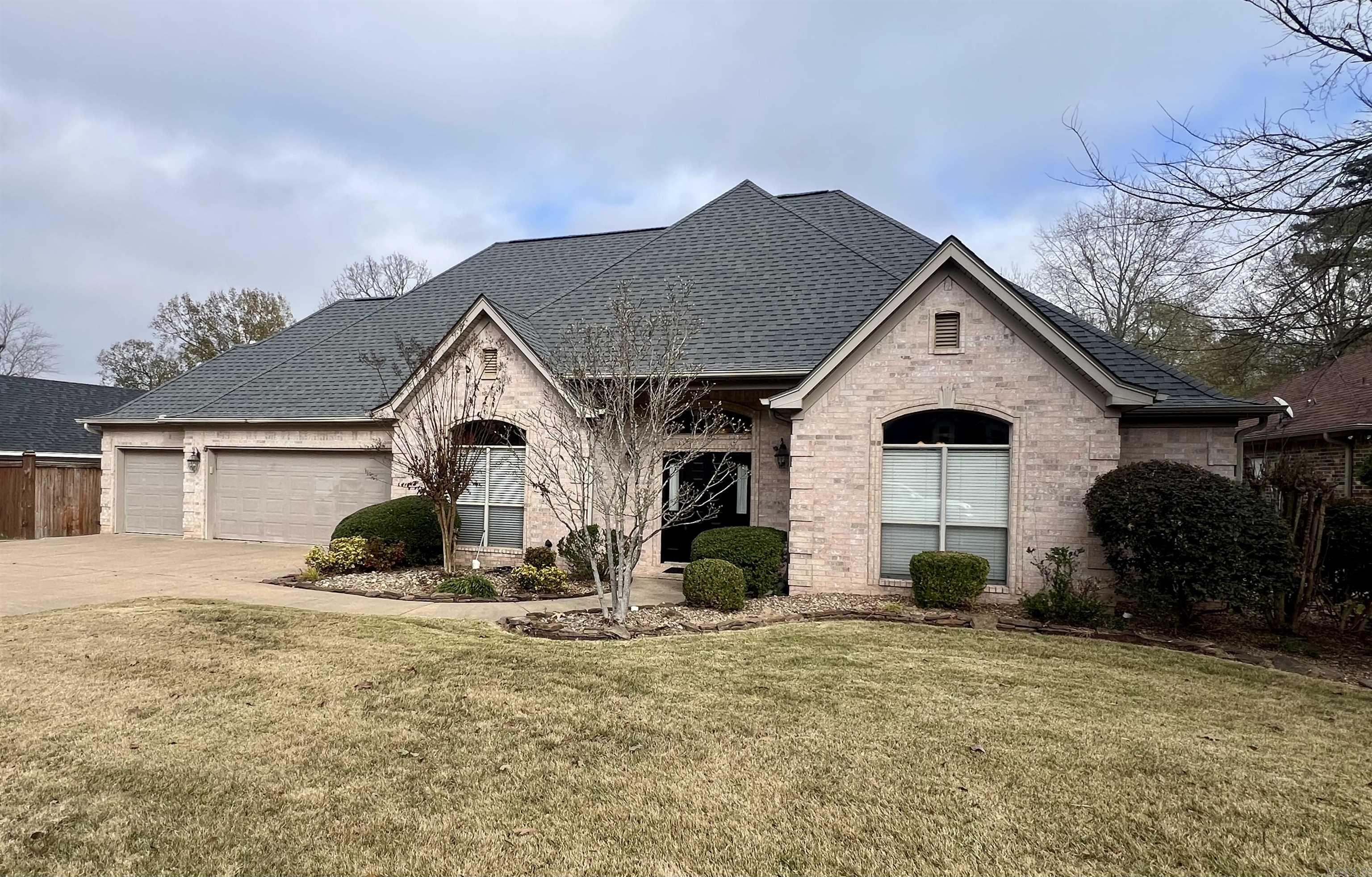 COUNTRY CLUB OF ARK THE - Residential Lease