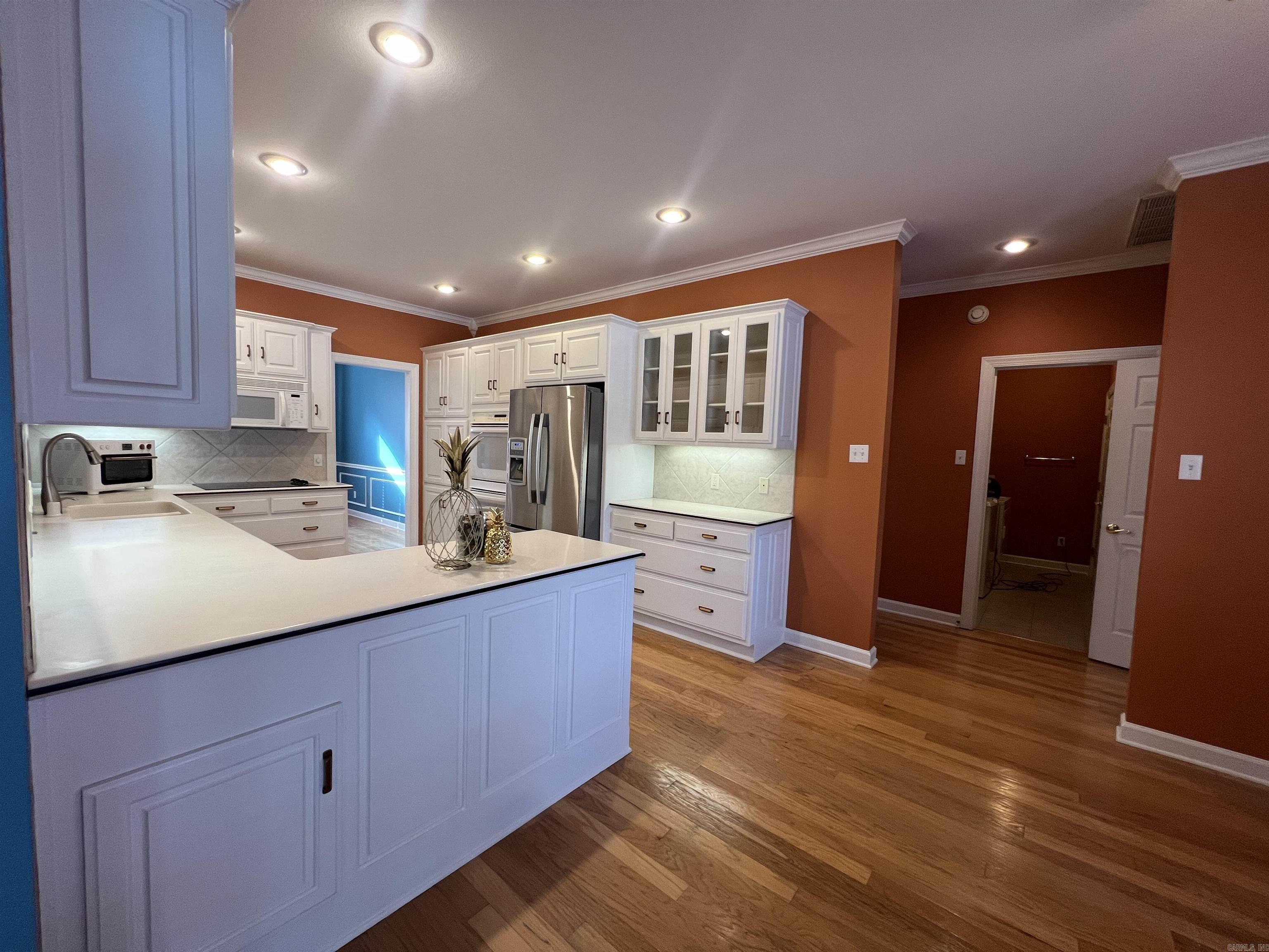 COUNTRY CLUB OF ARK THE - Residential Lease