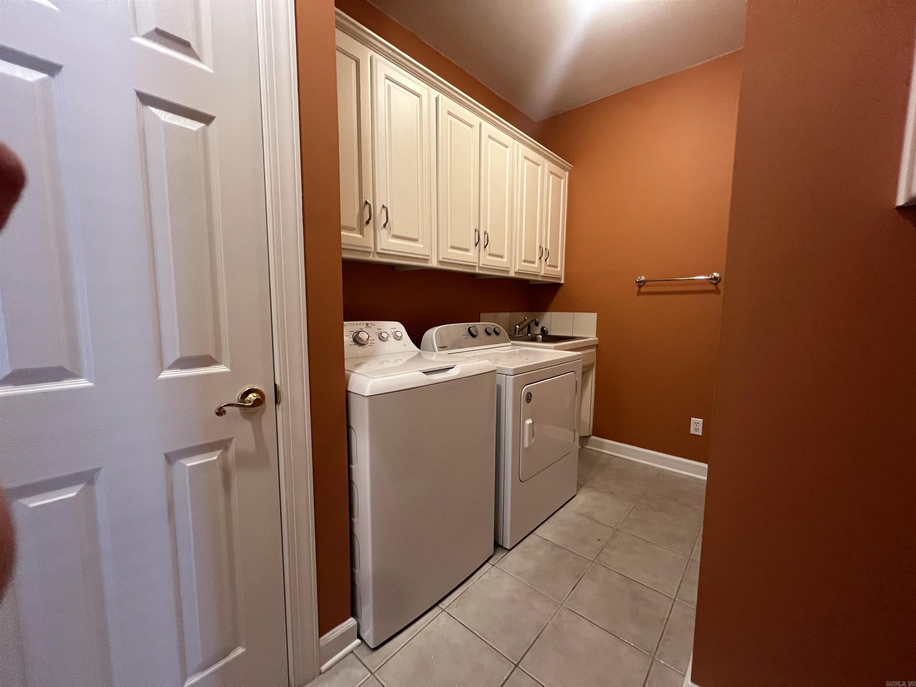 COUNTRY CLUB OF ARK THE - Residential Lease