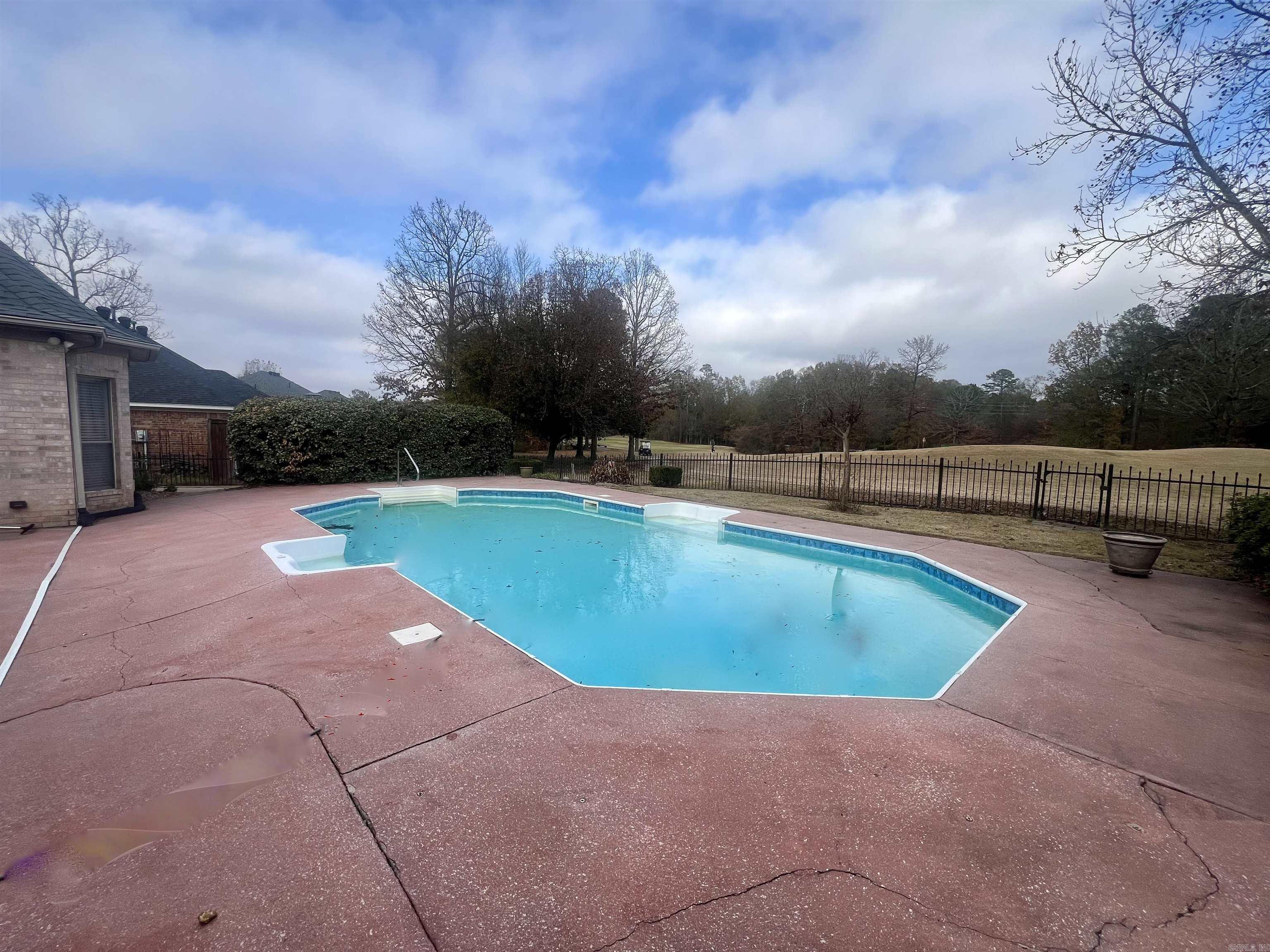 COUNTRY CLUB OF ARK THE - Residential Lease