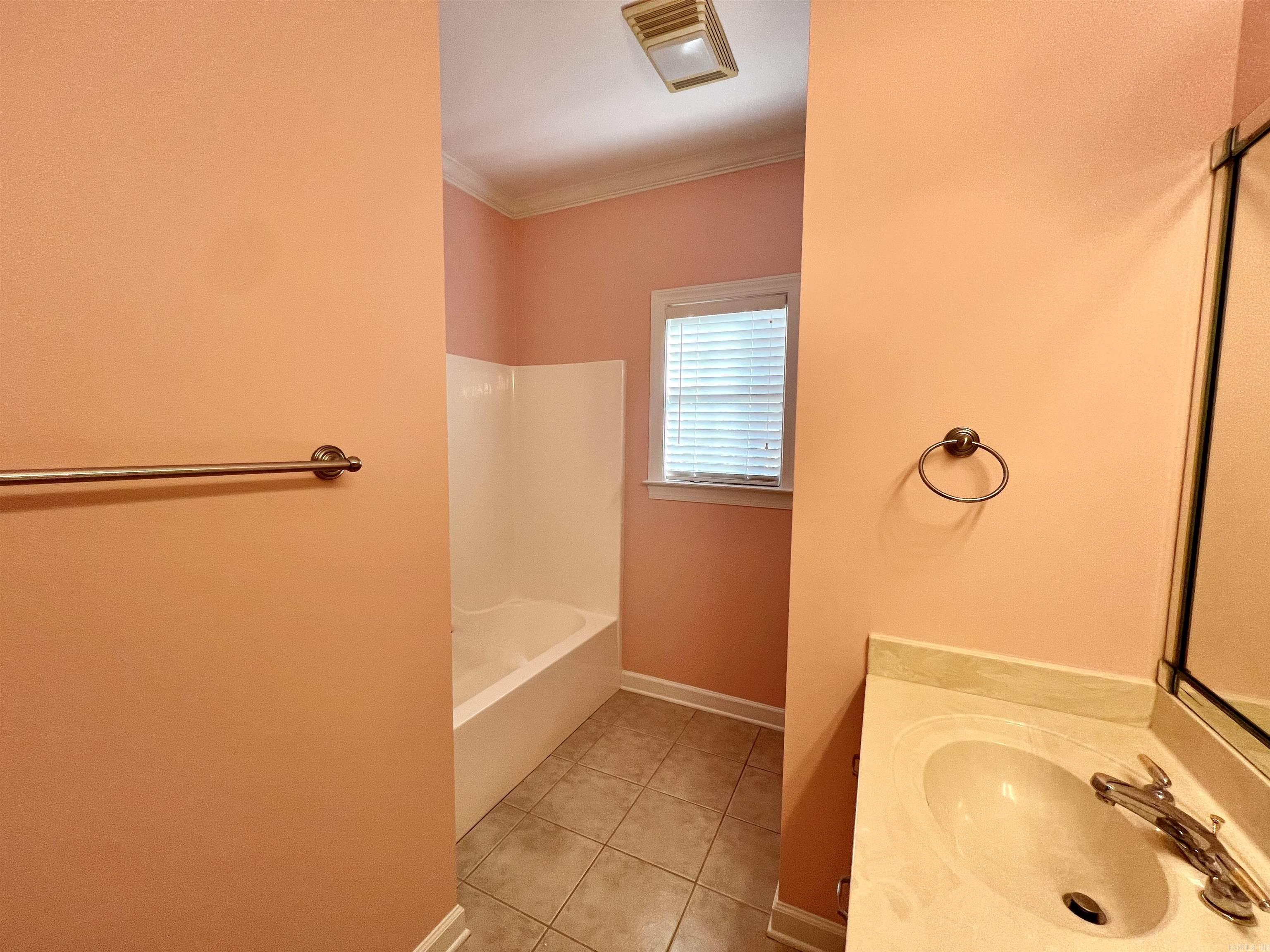 COUNTRY CLUB OF ARK THE - Residential Lease