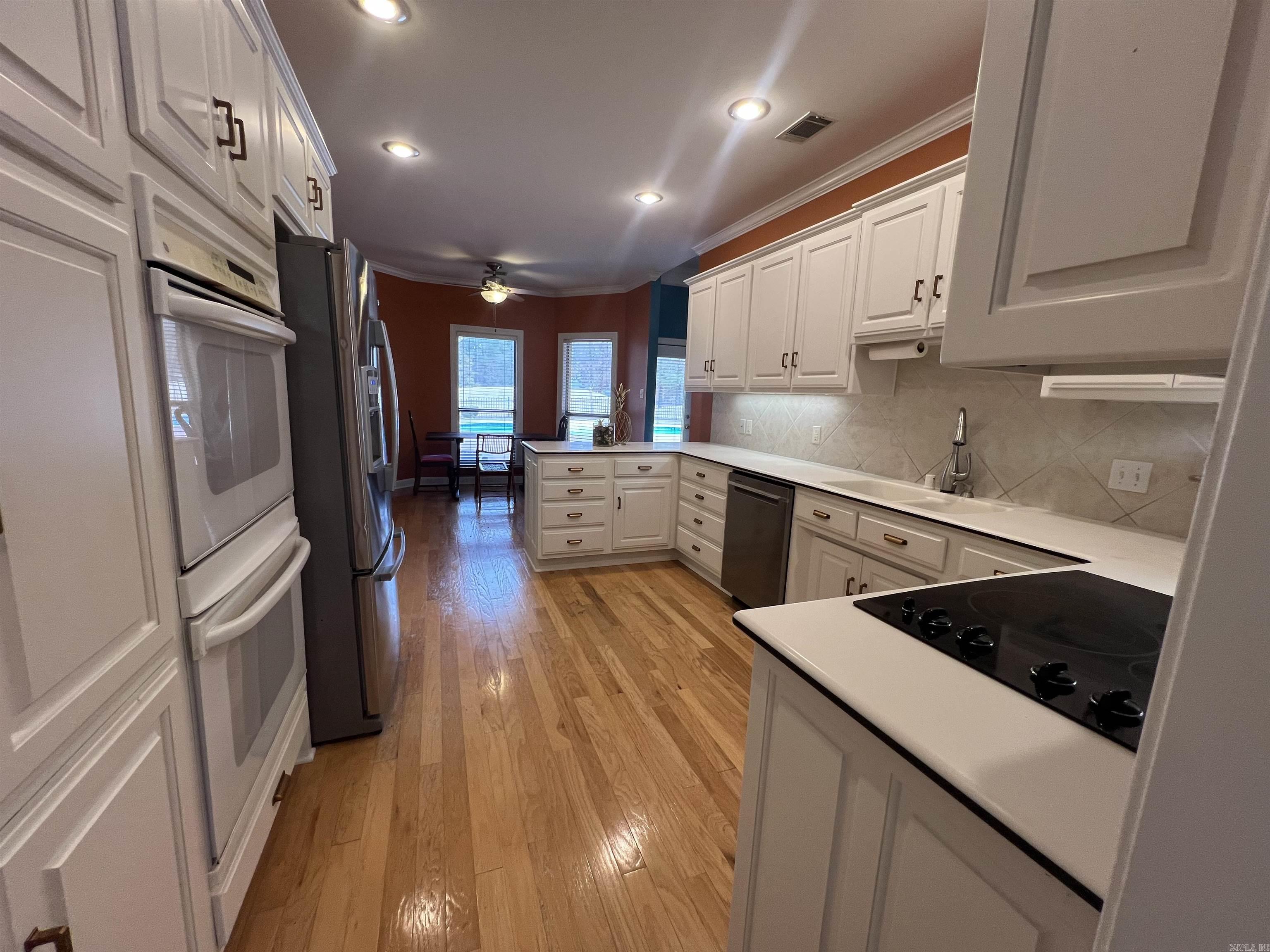 COUNTRY CLUB OF ARK THE - Residential Lease