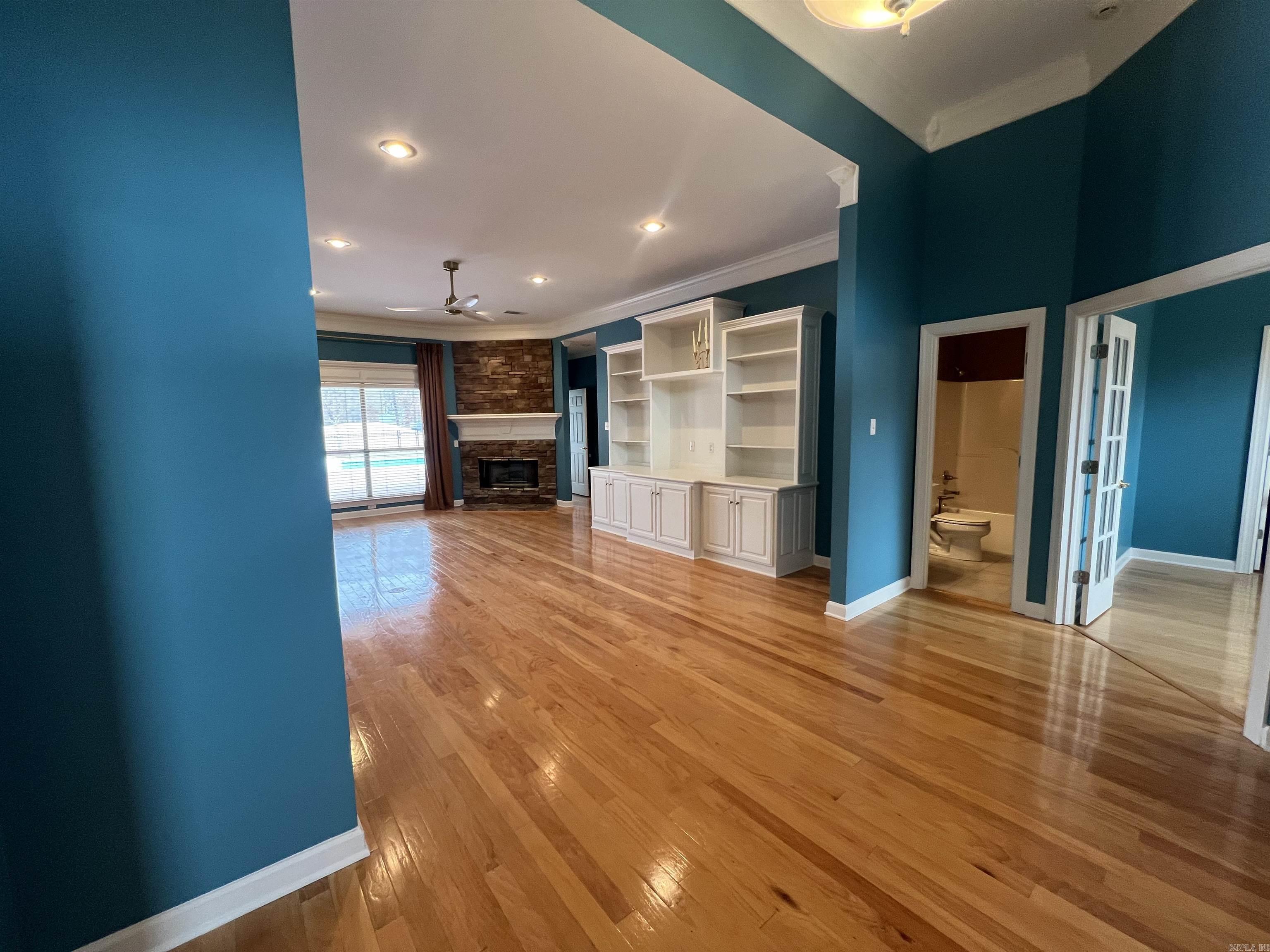 COUNTRY CLUB OF ARK THE - Residential Lease