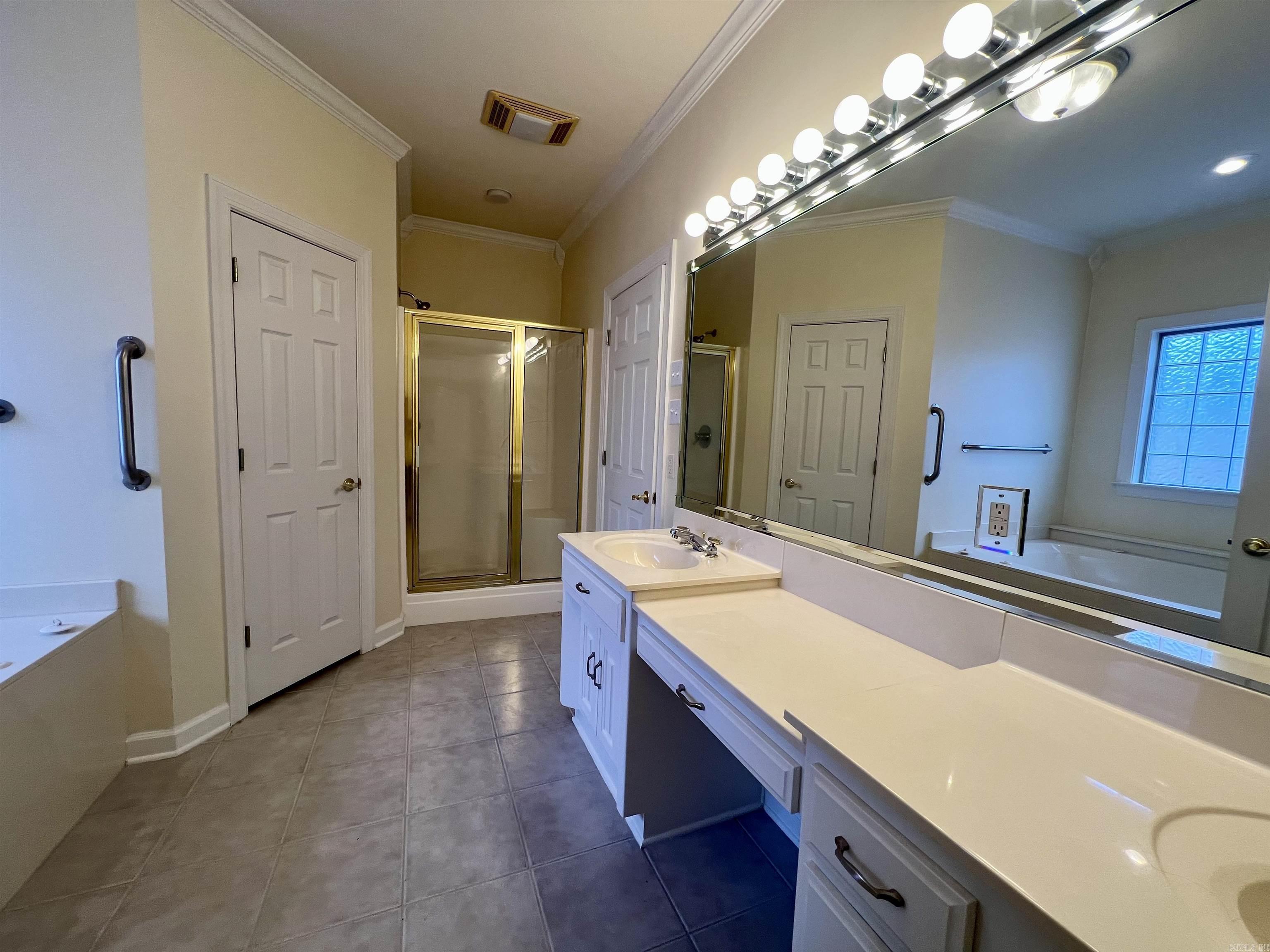 COUNTRY CLUB OF ARK THE - Residential Lease