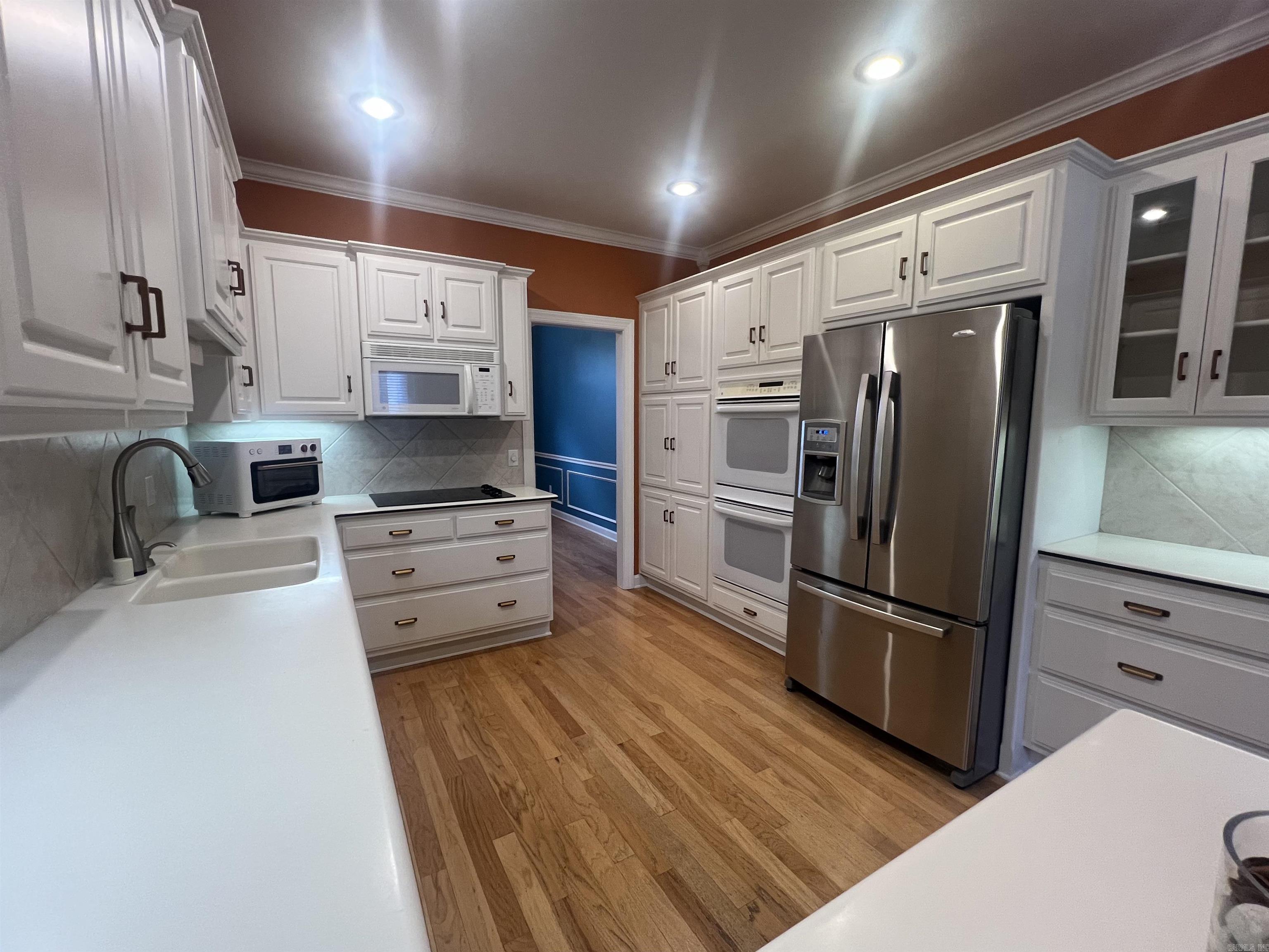 COUNTRY CLUB OF ARK THE - Residential Lease