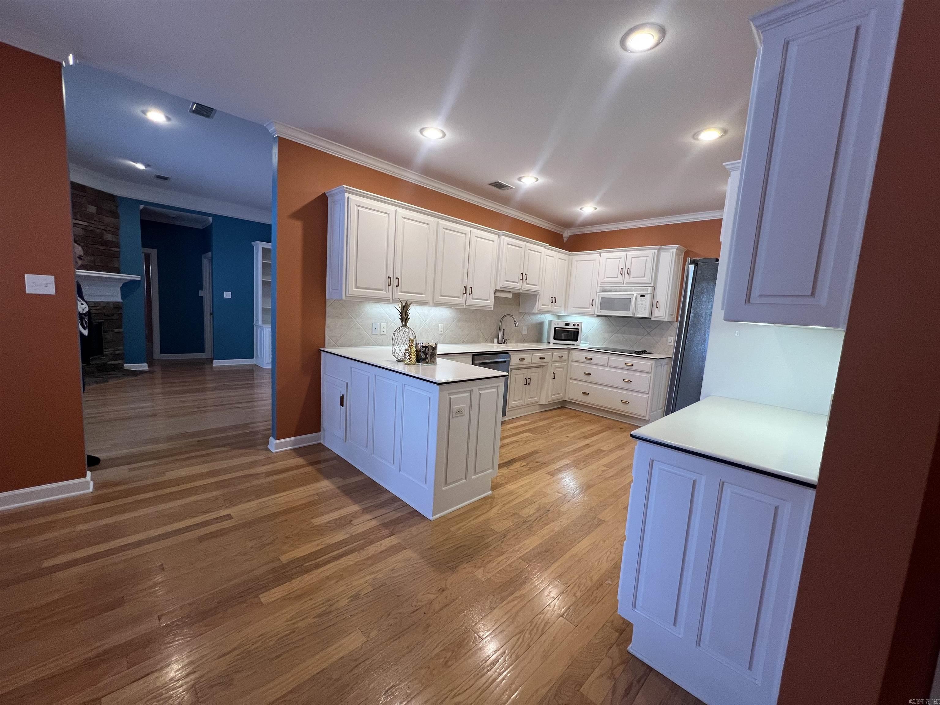 COUNTRY CLUB OF ARK THE - Residential Lease