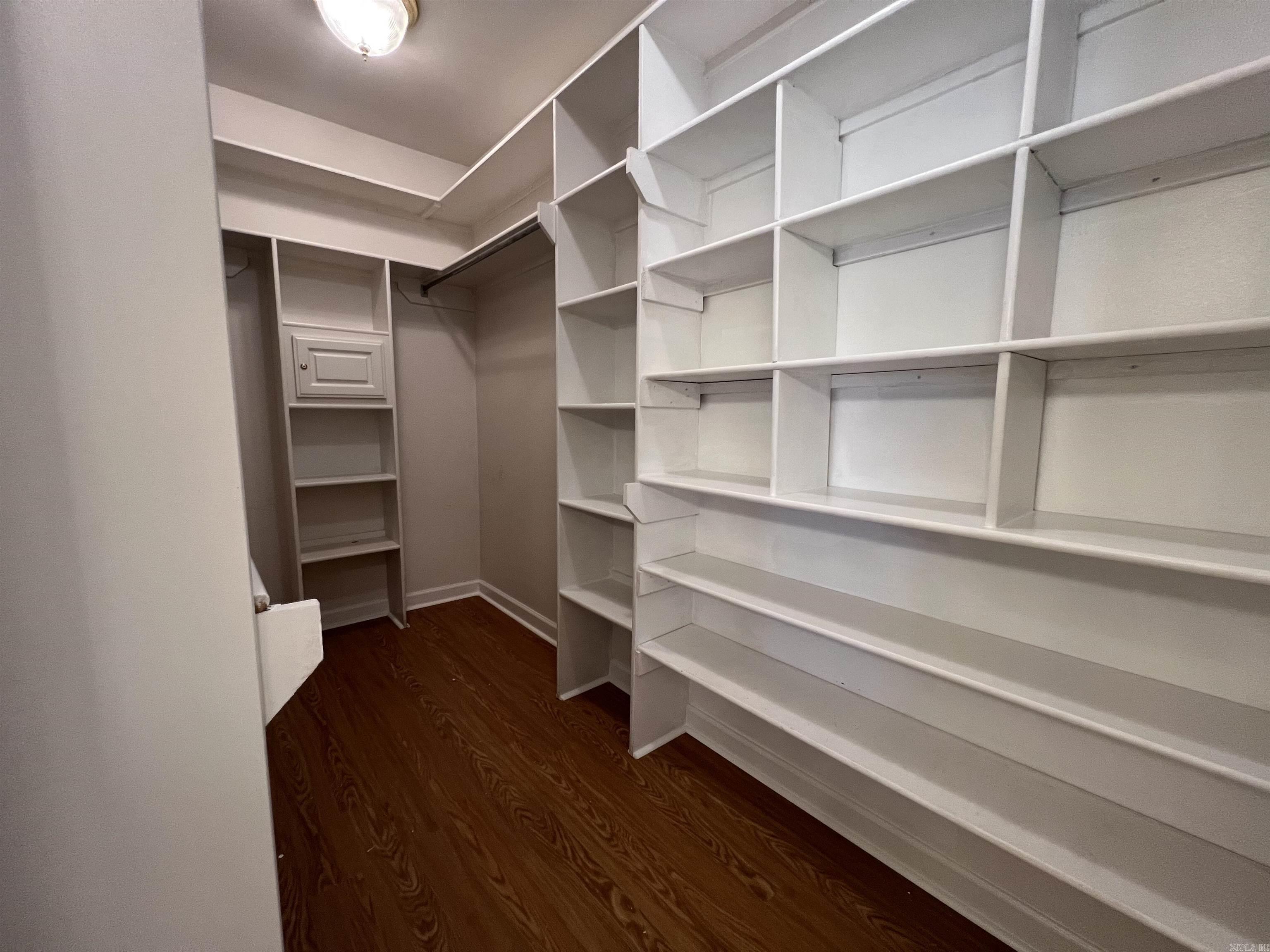 COUNTRY CLUB OF ARK THE - Residential Lease